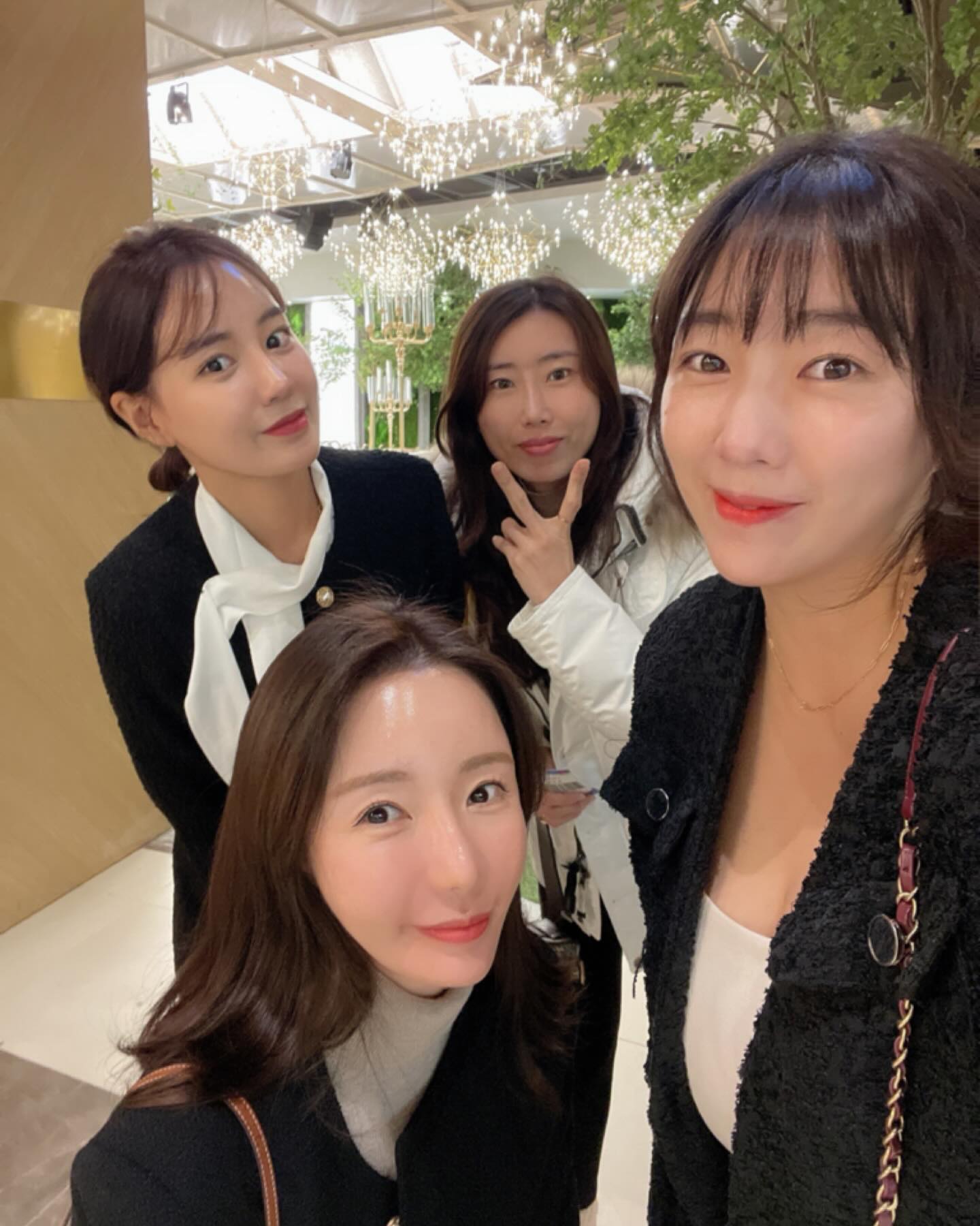 결혼식만 가면 눈물나...🥹
오랜만에 내사랑들하고 접선해서 행복..❤️