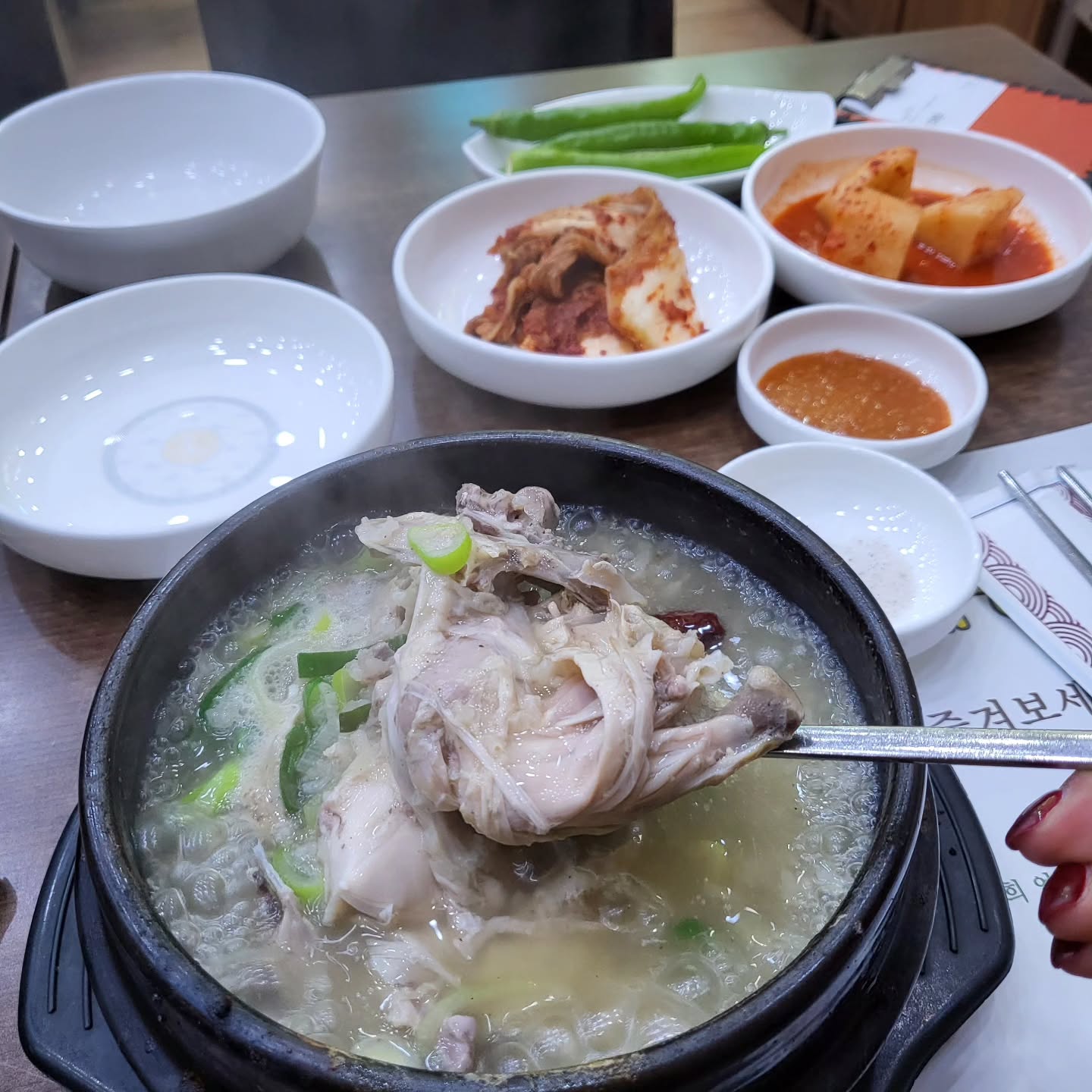 분당 수내역 #개성한방삼계탕
이렇게라도 보양하고 잘먹고잘살아야지
어느새 17,000원이 되어버린 삼계탕
#물가미쳤다 ㅠㅗㅠ #내돈내산