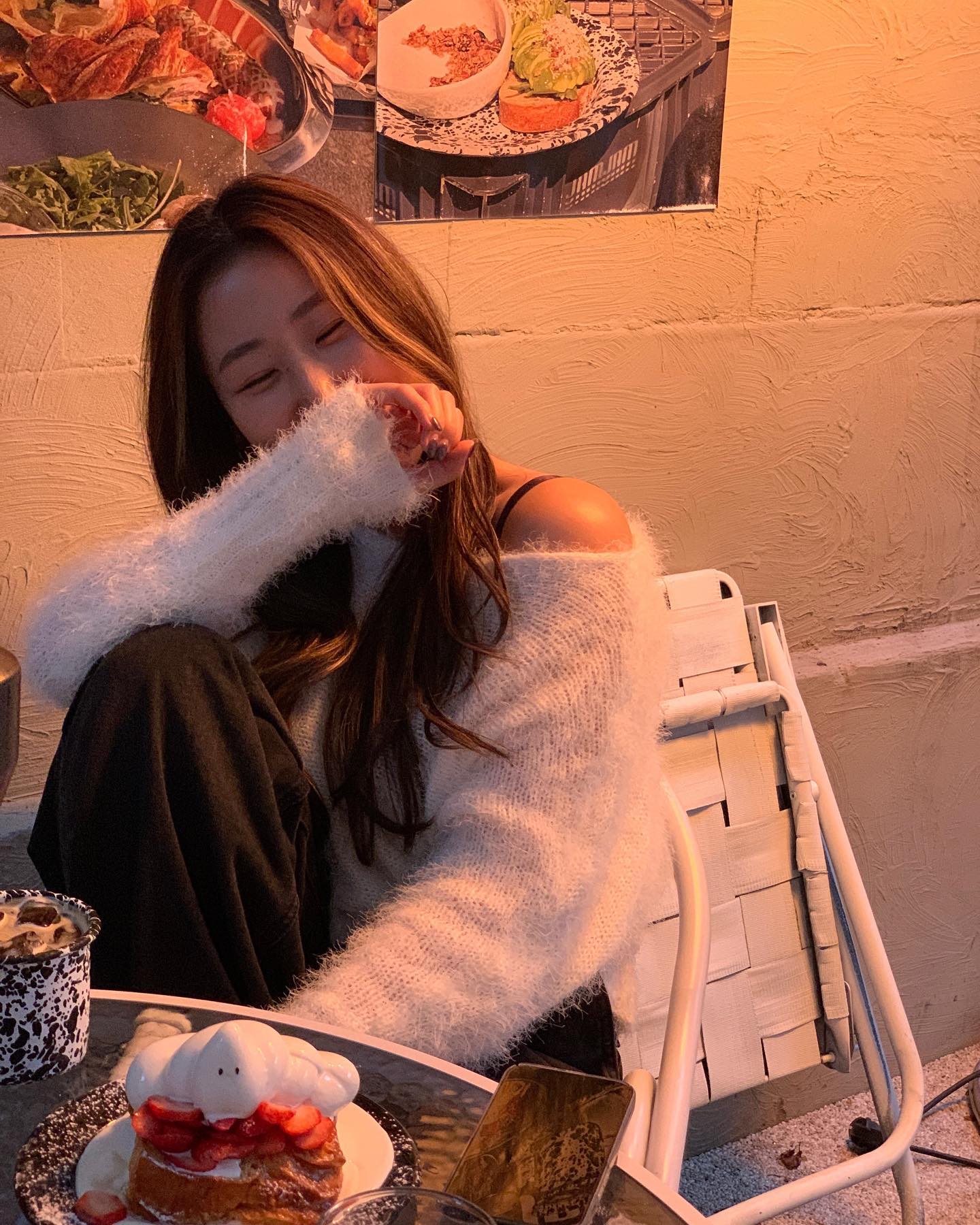 갑자기 따뜻해진 날씨와 운좋게 앉은 테라스에 기분 와방 좋음 ꙳꒰•◡̎•꒱꙳