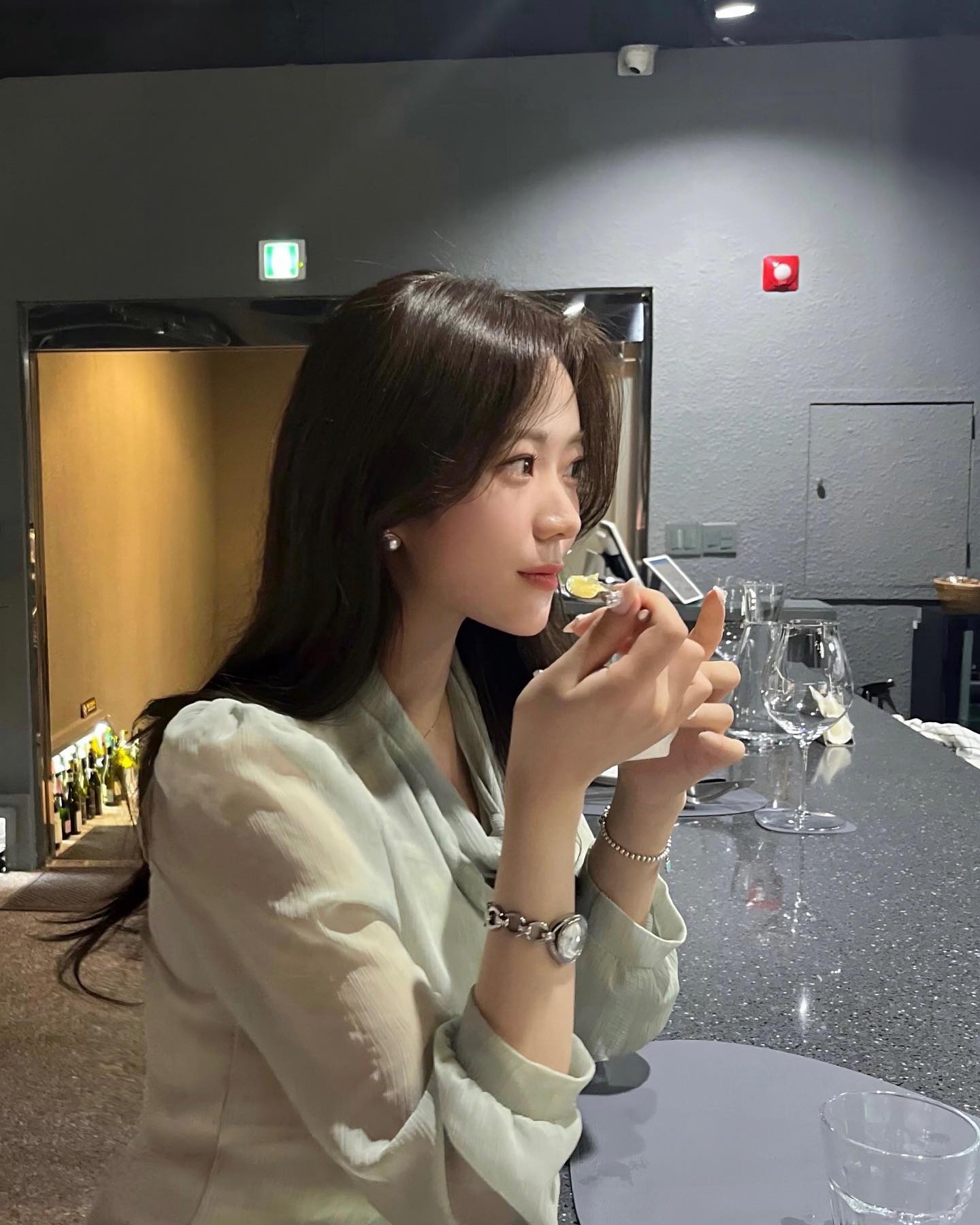 범어동 분위기 좋은 파스타 맛집 찾았다… 🤎

이번에 대구 갔을 때 #시칠리아파스타바 다녀왔어요! 
분위기 좋고 인생 파스타라는 평이 많아서
기대 잔뜩하고 방문했는데 다들 극찬하시는 이유를 알겠어..

여기 피스타치오 생면파스타 완전 제 취향 저격.. 🫶
굴이 들어갔는데도 하나도 안 비리고 꾸덕하니 엄청 맛있었어요!! 

그리고 분위기가 너무 좋았던 … ෆ 
은은한 조명이라 소개팅, 데이트  장소로도 넘 좋을 것 같아요 🤎 

마지막 디저트까지 다 맛있고 색깔이 있는데다
직원분들도 친절하셔서 완전 만족 ! 
만간에 초대 없이 지인들 데리고 한번 더 가려구요 🤎🤎

#대구파스타맛집 #대구파스타 #범어동맛집 #대구데이트 #대구레스토랑 #범어레스토랑