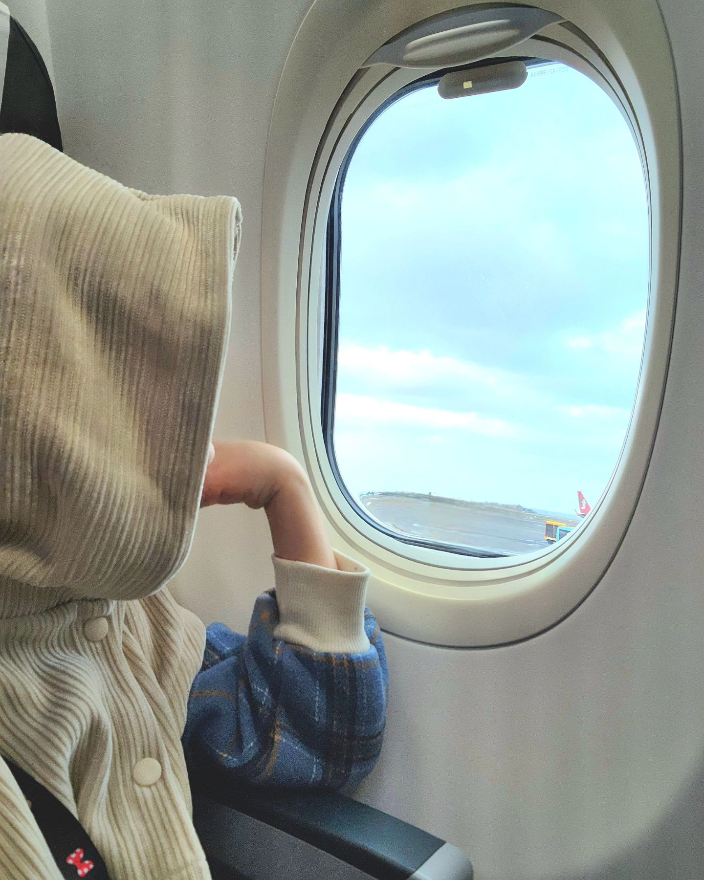 아침비행기로 서울행🛫
비행기는 타도타도 안지겹다는애🤦🏻‍♀️

#당일치기
#벌써일주일이후딱