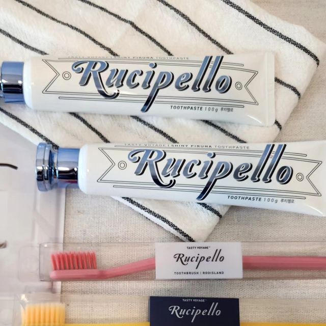 moi min on Instagram: "#광고 국내 #명품치약 브랜드 #루치펠로 💙 #rucipello #브라이트닝케어치약 #프리미엄치약 #기능성치약 으로 치아를 누렇게 보이게 하는 원인인 치석과 충치, 치태 #3중집중