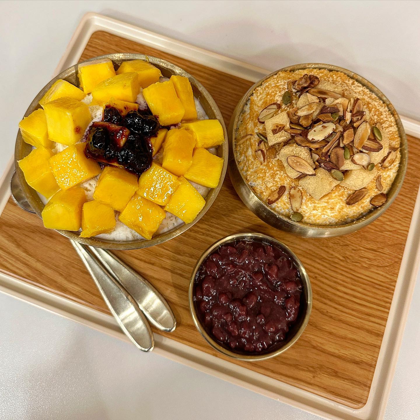 #협찬#마루팥빙수단팥죽 

3대째 팥장인의 수제팥빙수
포슬포슬하고 부드러운 우유얼음까지👍👍

🔖주문메뉴
인절미밀크빙수 12.0
생망고밀크빙수 15.0

🎈 부산 동구 중앙대로179번길 9 1층 101호 마루팥빙수단팥죽 본점