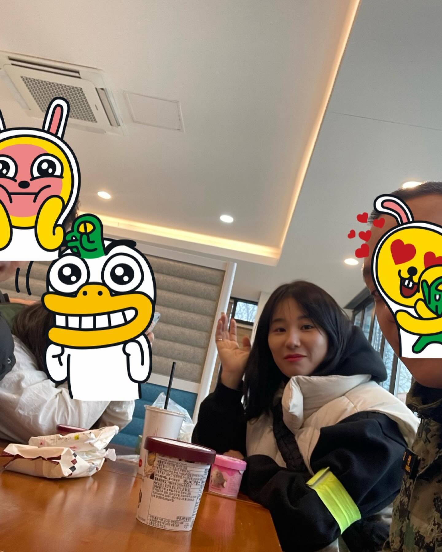 울애기 첫 면회

벌써 군인아저씨 5개월차 일병!!!

가까이 있어 자주 보니 넘 조아😍😍

첫 면회 갔더니 옴마 생선 챙겨주는

내 애기는 슈퍼파워F

2023.12.31

#내애기는#군인오빠면회