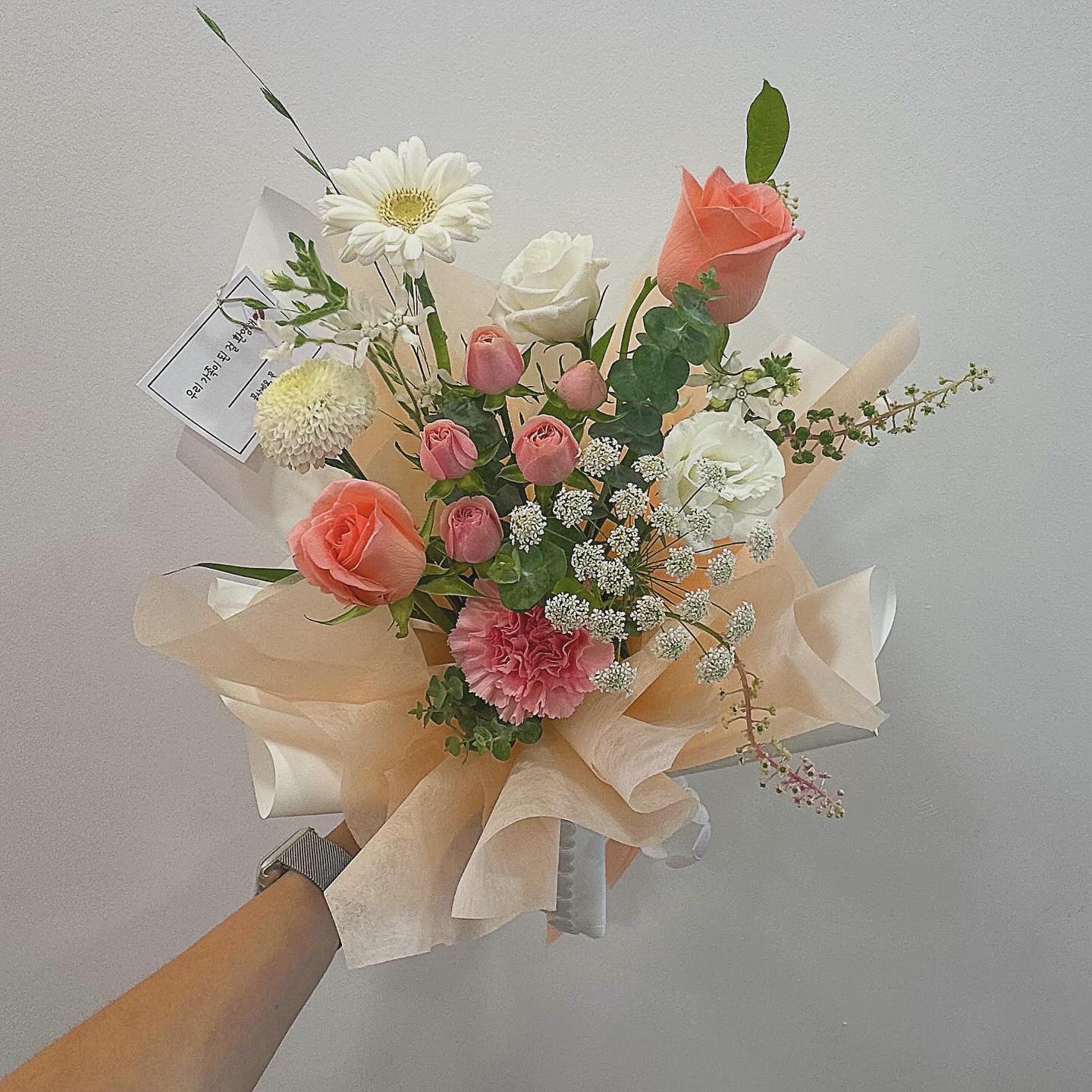 _
새언니께 선물하실 꽃다발💗

🌱안양로 314번길 14, 꽃사세요, 꽃
🌱문의 Tel, 010 2575 5254

#꽃사세요꽃꽃다발