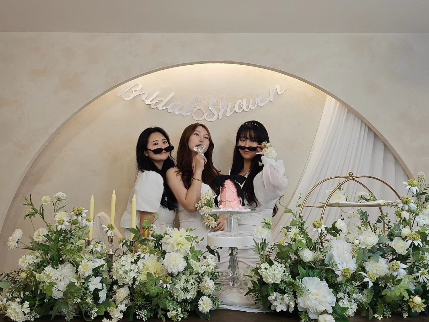 잘가라... ㅁㄱ
#bridalshower
.
.
.
#르프프파티룸
#광안리파티룸 #광안리공간대여 
#부산브라이덜샤워