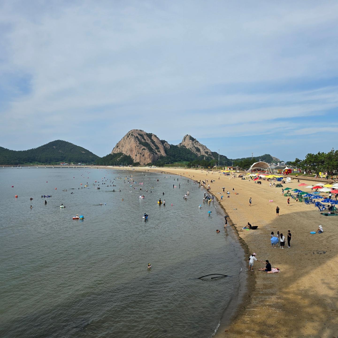 선유도해수욕장🏖

짚라인 타고싶었는데....아쉽게도 못타고왔넹
다음에 도전
날씨가 넘더워 걸을때마다 땀이
그래도 날씨가 다한날
예쁜거 많이 보고가네

#선유도 #선유도해수욕장 
#군산선유도 #군산가볼만한곳 
#군산여행
#여름휴가 #가족여행
#날씨가다했다☀️