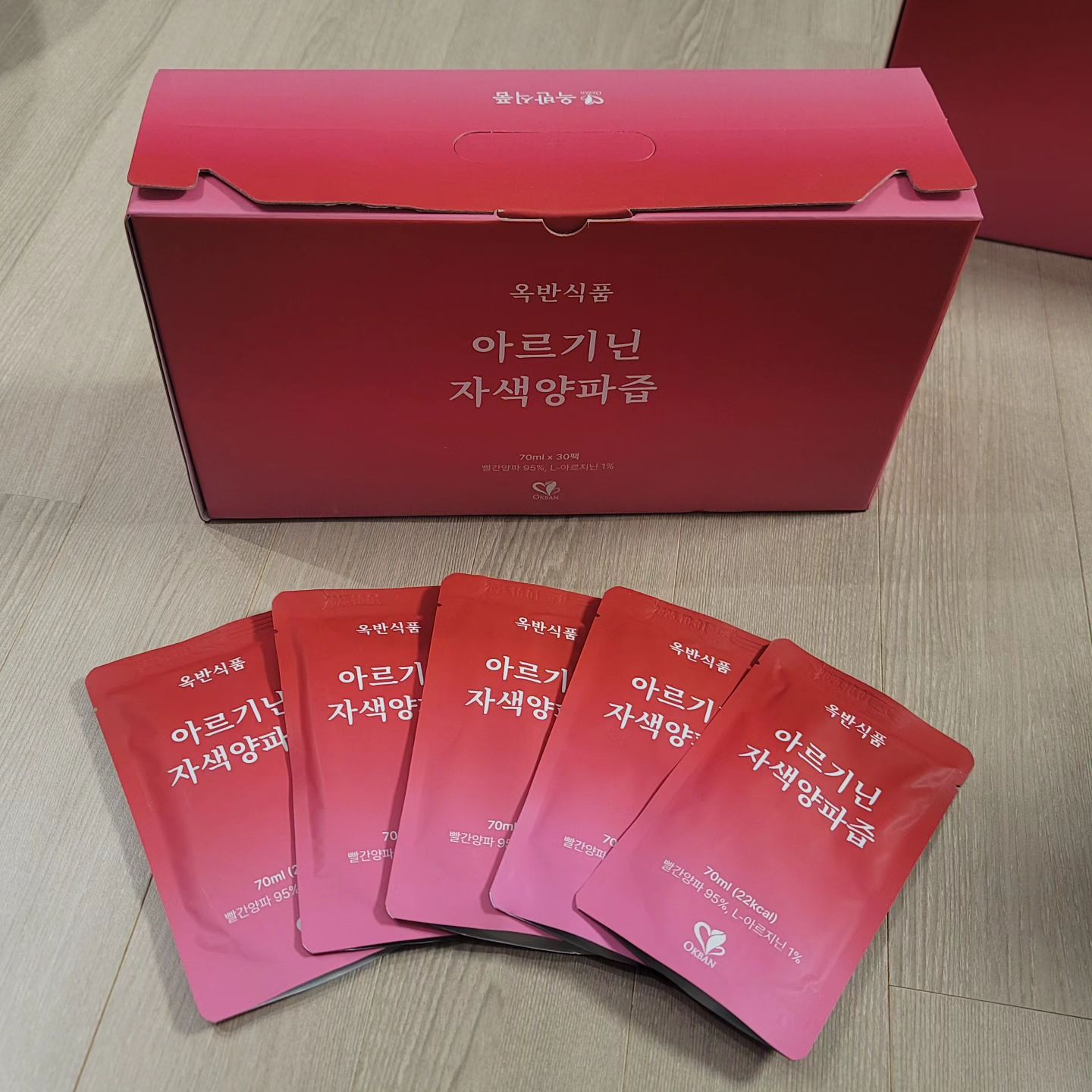 #광고

L-아르기닌 + 국내산 양파 + 칠레산 사과 = 아르기닌 자색양파즙

국내 최초로 아르기닌이 함유된 무안양파즙!!
일석이조 더 건강해진 아르기닌 자색양파즙이예요.
아르기닌의 성분을 담아 양파즙의 흡수율을 더 높였다고 해요.

한박스에 L-아르기닌 20,943mg
굴 960개, 장어 13마리 함량이라고해요.

혈관 확장 
산화질소 생성
신진대사 활성
단백질 합성

자색양파즙에 사과를 더해서 먹기 편해서 부담없었어요.
다른 양파즙보다 마시기 수월해서 꾸준히 챙겨먹을 수 있을 것 같아요.
다양한 레시피로 즐기면 더 맛있게 먹을 수 있어요. 

운동보충과 피로회복을 같이 챙기고 싶으신 분
과로에 지친 직장인
채소즙을 직접 갈아마시기 번거로울 때
챙겨드심 너무 좋을 것 같아요.^^

#양파즙 #자색양파즙 #아르기닌 #무안양파즙 #빨간양파즙 
#무안양파 #무안황토양파즙 #양파의효능 
#L아르기닌 #엘아르기닌 #활력증진 #고함량