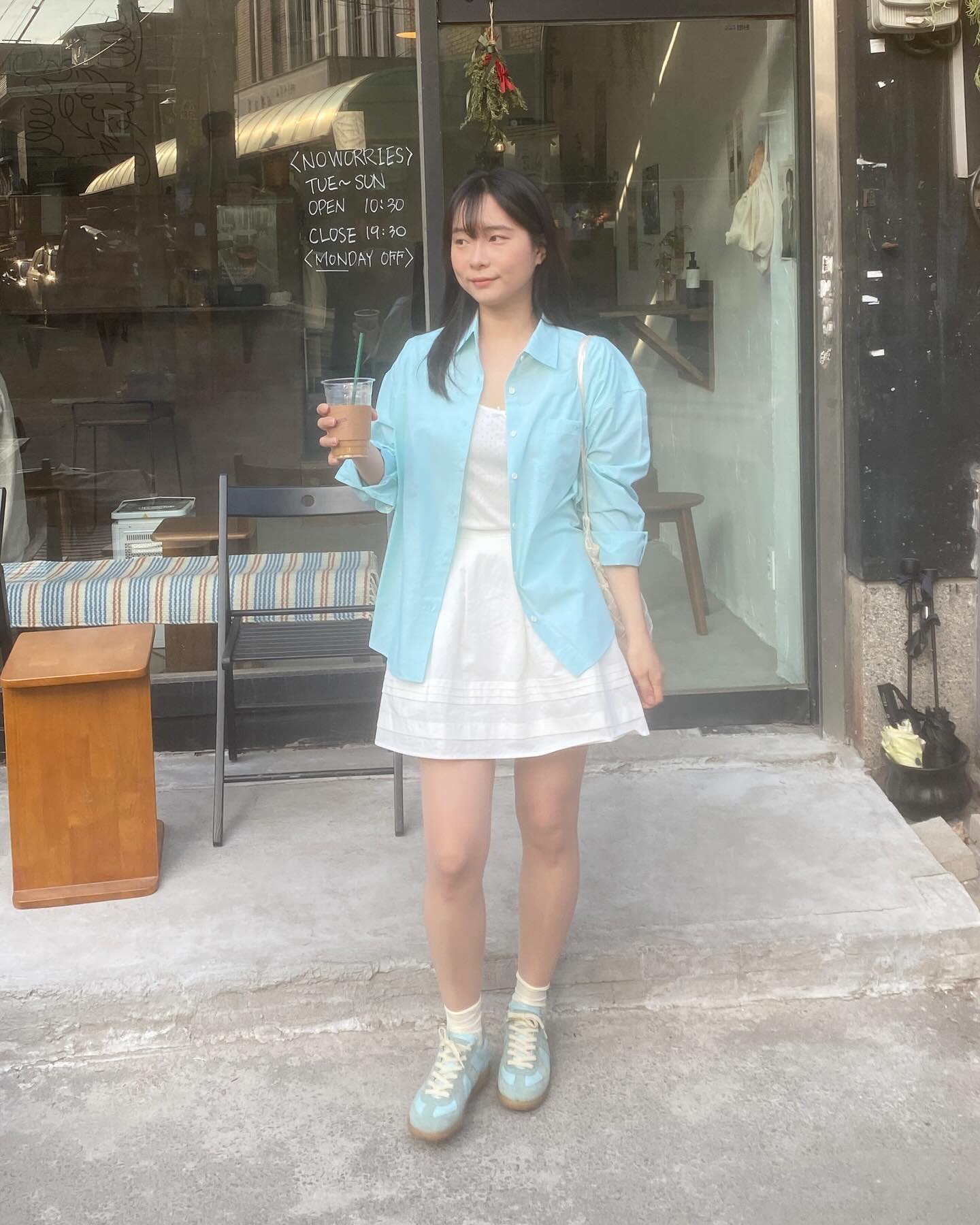 거센 봄바람에 머리는 망가졌지만 봄옷은 포기못해 ·· ✿✿ 채도높은 민트는 처음인데 화사해서 봄 시즌 아우터처럼 걸쳐입기 좋았던 샤드라마 체크 셔츠! 운동화랑 색감도 아주 찰떡이죠 '◡' °˖✧

#gift chat_de_lama