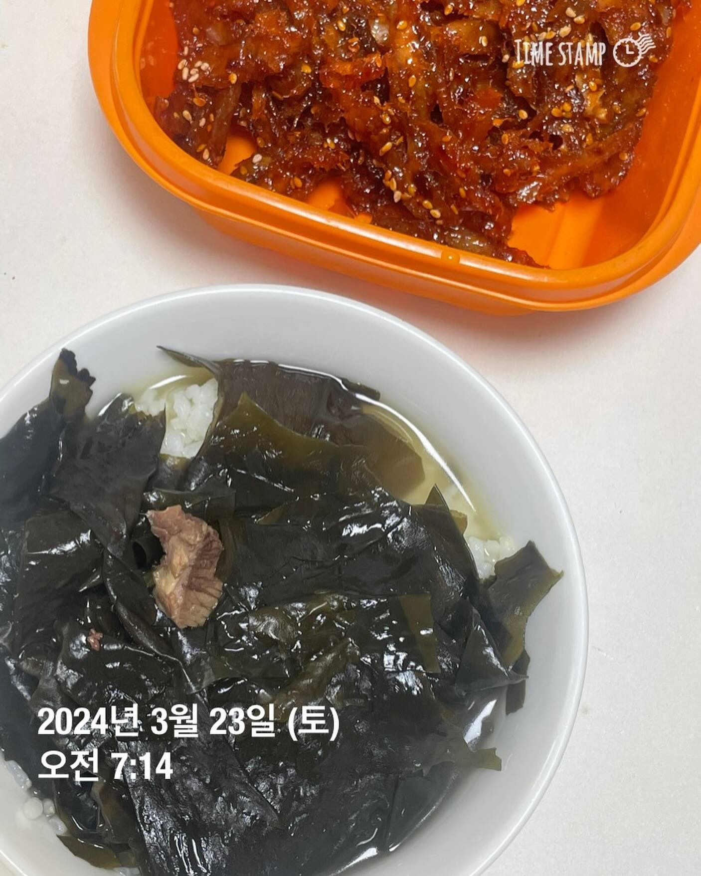 (식단일기 D+377 : 다이어트 5일차)
- 오늘의 몸무게 : X 
- 오늘의 운동 : 걷기 30분
- 아침 : 밥1공기 + 미역국 1그릇 + 진미채볶음1접시
- 간식 : 펩시콜라 2잔
- 점심 : X 
- 간식 : 파인애플 1조각
- 저녁 : 불닭볶음면 1봉지 + 삼각김밥 1개 + 스트링치즈 1개
