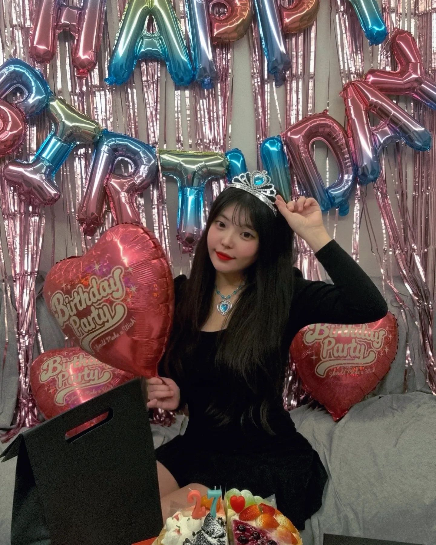 소중한 사람들 덕분에 늘 행복하고 따뜻한 생일❣️
#happybirthday 
.
.
.
#birthday #happyday #생일 #생일케이크 #생일선물 #생일파티 #생로랑 #생일풍선 #생일스타그램