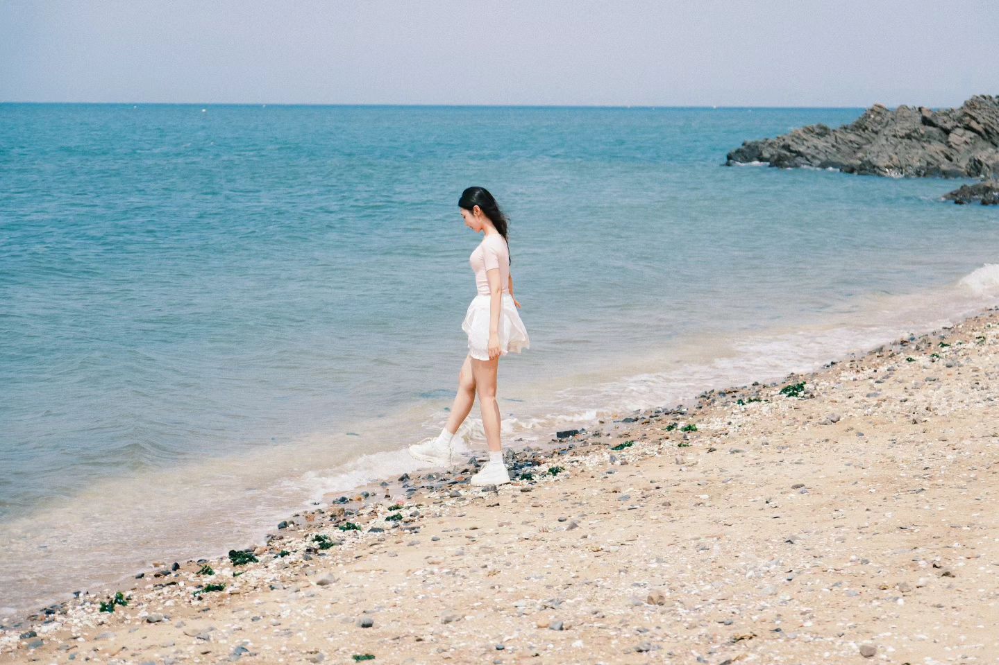 벌써 21년 지기인데 함께 바다오는 건 처음인 것 같다
이젠 만나면 인생 얘기로 시간가는줄 모르고 떠드는 나이가 됐네🥹
필름느낌으로 담아본 바다까지🏖
#후지필름 #사길잘했다