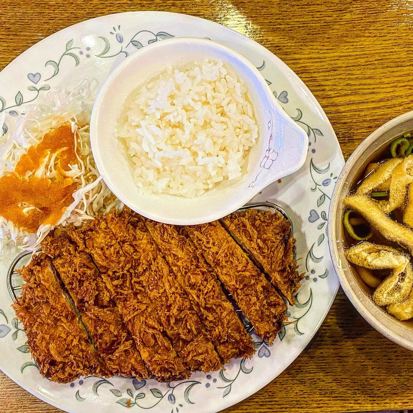 이게..왜 맛있지🙄?돈까스 모밀 맛집“하루”입니당

💛런베글 웨이팅 걸어놓고 발견한 맛집

💛면처돌이가 유일하게 잘 안먹는 모밀인데 아니..이게..왜 맛있져?
같이 먹으려고 시켰는데 1인1모밀 해버렸습니당◡̈ 

💛오이 싫어하면 주문시 여쭤보시니깐 아니요오호오!!!!하시면 되세용(오이 귀신👻인 친구 태그해서 델꼬가기🥒)

💛돈까스는 말해머해🤭

💛겨울특선에 알밥도 있더라구여?알밥 기대하는 사람(1/n)

💛서울 강남구 언주로172길 56 1층

💛영업시간
_매일 11:00~21:20
_ 15:30~17:00 브레이크타임
_ 20:50 라스트오더 

#서울 #강남 #청담 #압구정 #서울맛집 #강남맛집 #청담맛집 #압구정맛집 #서울데이트 #청담데이트 #압구정데이트