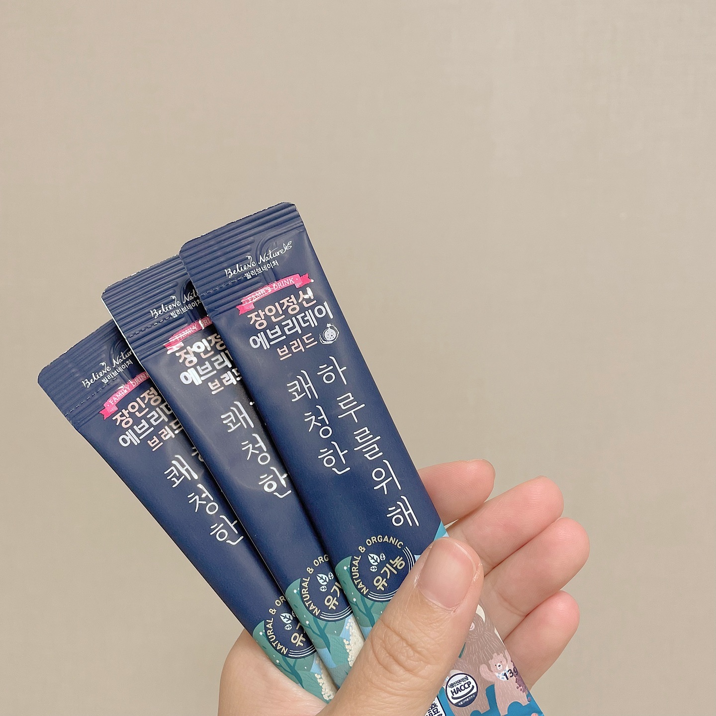 [광고][공동구매] 
장인정신 브리드 공구 오픈 💛⠀⠀
⠀
브리드는 정말 온가족 필수템이죠 🙌🏻
이현이도 애기때부터 꾸준히 먹고 있지만 
저와 저희 남편도 꼭 챙겨 먹는답니다 ! 
요 몇일 제가 목이 간질간질 자꾸 기침이나서 
평소보다 더 열심히 챙겨 먹고 있어요 🤧
브리드 좋은거야 이제 다들 아시잖아요 ? ☺️

공구기간은 1/18(목)까지 진행하구요 ! 
문의는 댓글이나 디엠 주시고 , ⠀
구매는 프로필링크로 연결해주세요 🥰 ⠀
