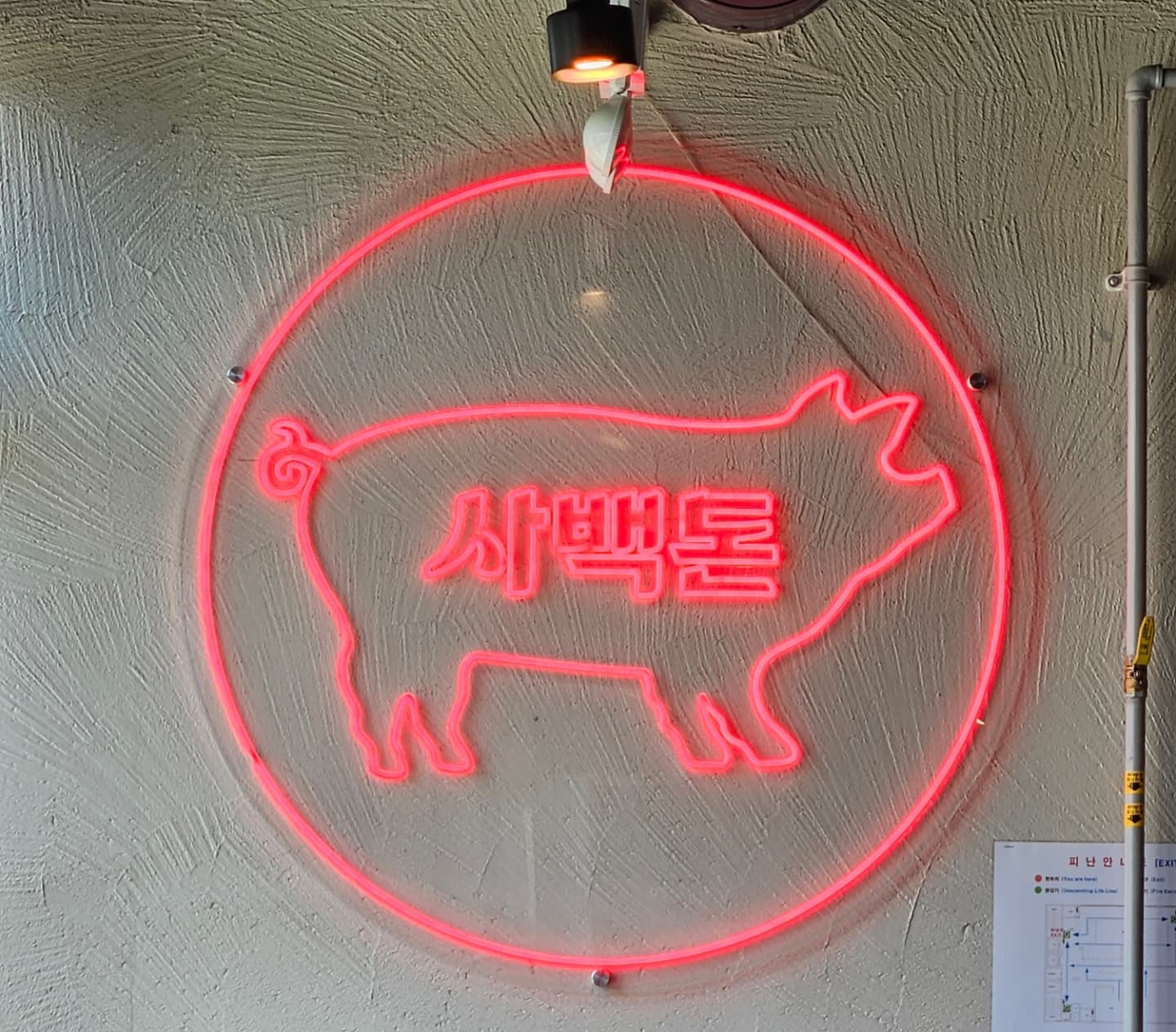 #둔포맛집#아산밥집#둔포삼겹살#아산현지인맛집#둔포밥집 아산테크노벨리#사백돈
400도초벌한두툼한삼겹살