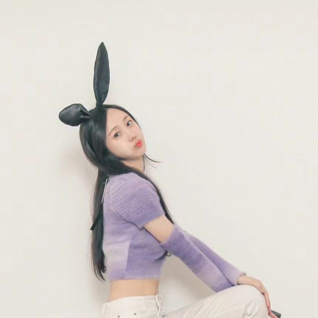  Chae Yeon Sally Jeon on Instagram: "#광고
1인 50분 20.0
2-4인 50분 30.0

Wanted to be a hot bunny girl 🐰
오랜만에 한겨울에 크롭상의를 입어보았다🫠

신촌에 새로 오픈한 셀프 스튜디오 [오늘, 우리 사진관] 📸
자유롭게 촬영할 수 있는 프라이빗 셀프 스튜디오🎥
따뜻한 브라운 / 클래식한 흑백 / 쨍한 컬러 / 부드러운 클래식 중 
원하는대로 자유로운 색감 선택 가능👍
다양한 색감으로 사진으로 오늘의 나, 그리고 우리를 남길 수 있는 곳😊
업계 최저인 합리적인 가격에 원본 파일 무료 제공까지 완벽해🫨
쾌적하고 청결한 촬영 환경에 자유로운 분위기, 여유 있는 촬영 시간까지😏
무인 운영중이지만 따라하기 쉬운 촬영 가이드 비치되어있음🫡
기념일마다 가족/연인과 함께 소중한 시간을 부담 없이 남길 수 있는 최적의 장소 PERFECT💯

🎈오늘, 우리 사진관 신촌점 (서울 서대문구 연세로12길 22 3층)
@ourstudio_today
☎️연락처: 0507-1370-1246
⏰️매일 09:00 - 23:50

#신촌셀프사진관#연대셀프사진관#연세대셀프사진관#이대셀프사진관#이화여대셀프사진관#서강대셀프사진관#홍대셀프사진관#오늘우리사진관#오늘우리사진관신촌#신촌데이트코스#신촌맛집"