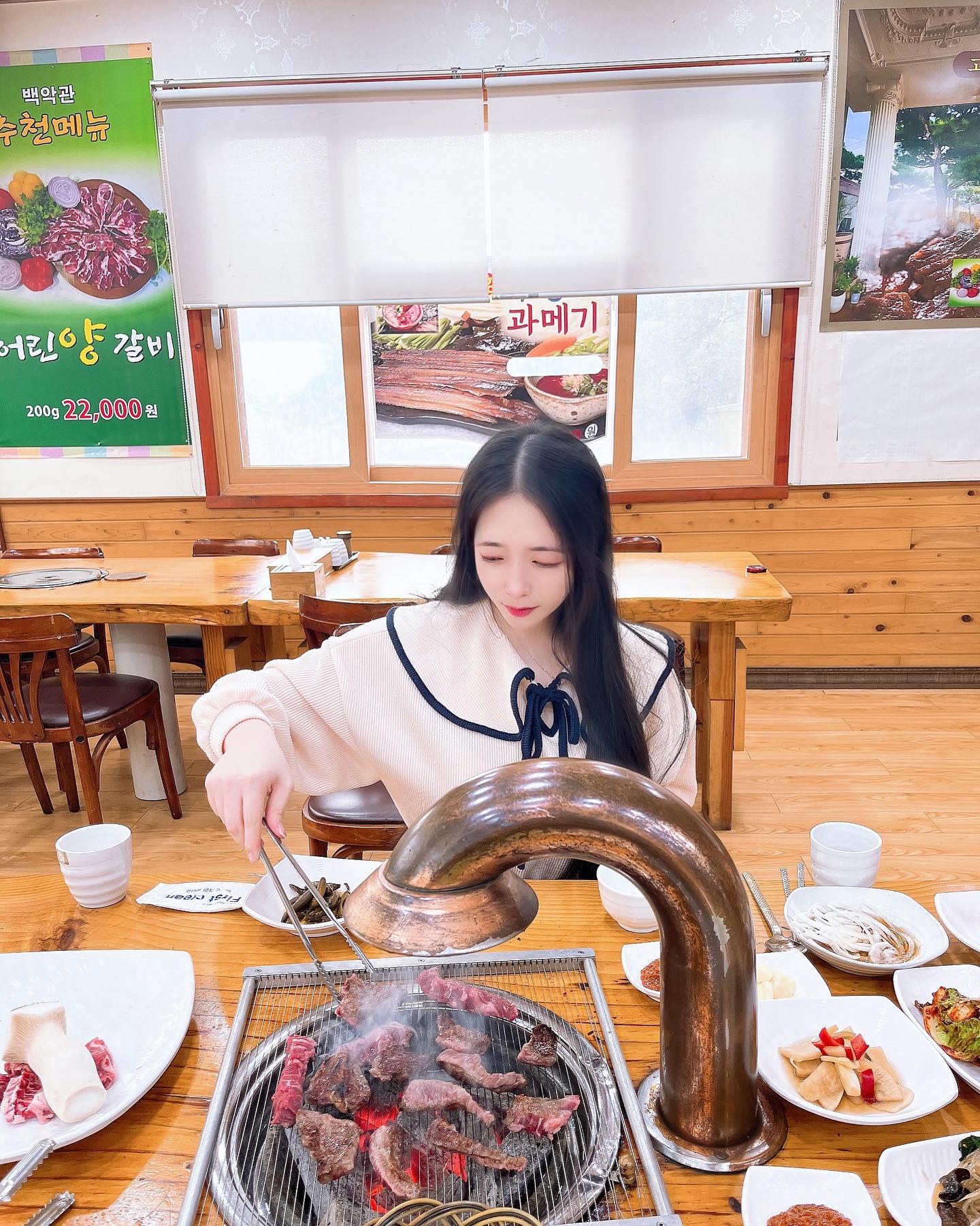 #백악관 #협찬 

큰건물이 있는 한우전문점이라 2층까지 있고
주차장도 넓찍넓찍하더라구요 ㅎㅎ
입구들어가면 한우들 상태도 확인가능하고!!
반찬도 양념게장부터 다양하게 준비되어있어요ㅎㅎ
소고기 먹고난 후엔 식혜까지 후식으로~
홀도 크고 2층까지 있어서 단체 손님도 갈 수 있더라구요!
고기 못구워서 직원분이 보시다가 도와주셨다는..😆

#소고기전문점 #맛있는소고기 #김포고기집 #구래동고기집 #김포갈비탕 #대곶맛집 #김포한우 #대곶한우 #구래동삼겹살  #고기굽기 #셀스카그램 #셀피 #크리에이터 #패션디자이너 #모델 #블로거 #오오티디 #좋반 #선팔 #일상 #좋반 #팔로우 #팔로워 #팔로잉 #반사 #맞팔 #좋아요 #소통 #flowers