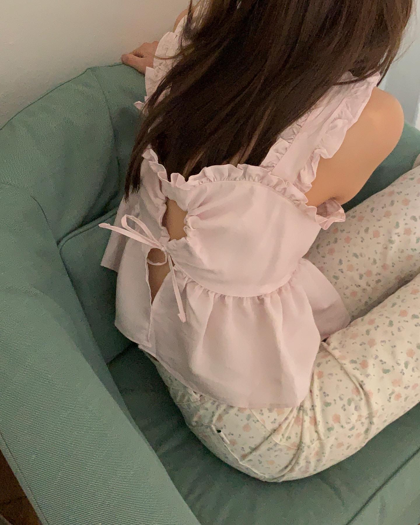 오래 기다려주셨던 ‘purine frill bustier’ 드디어 입고 ...🤍
주문건도 오늘 다 나가고, 추가로 여유수량도 입고 되었으니 
기다리셨던 분들은 얼른 주문 주세요 ! 🐰
