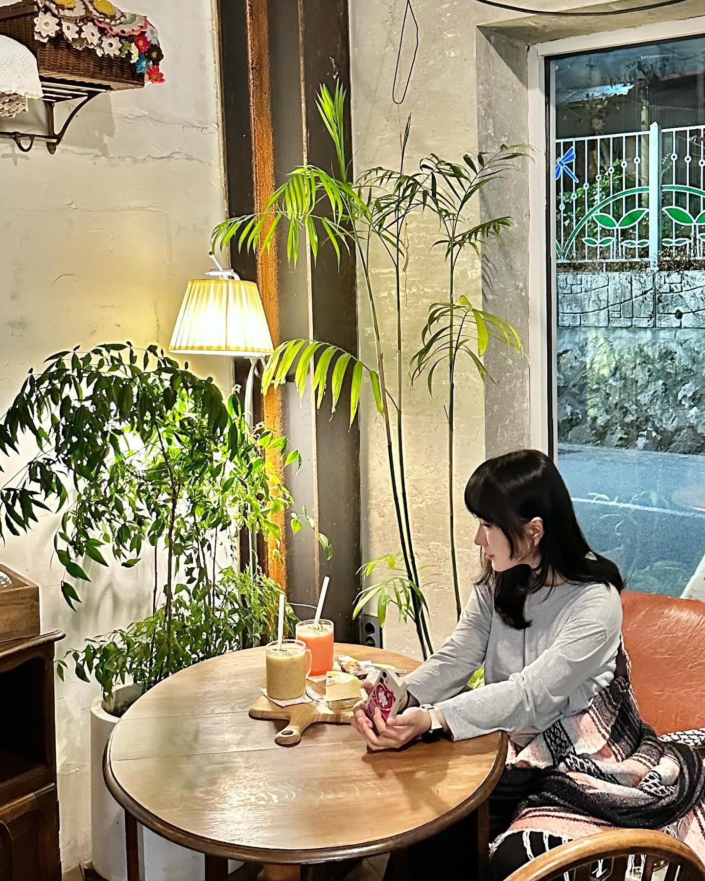 내가 젤 좋아하는 집근처 카페에서 🪴📷
6년만의 어중간단발 나름 성공적인듯 !-! ✂️
꽤나 잘 어울리는 것 같기도 😲?