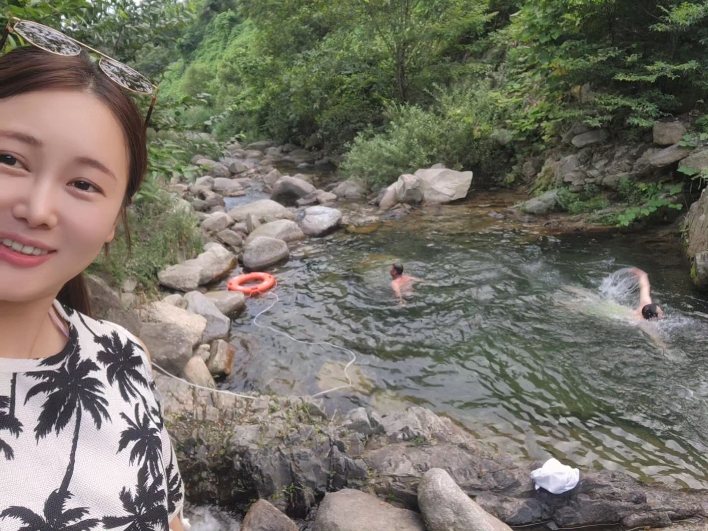 갑자기 아침에 합천 계곡 간다고 해서 뻥치지마 하고 전화 끊어버렸는데
#여긴어디 #나는누구
합천찍고 밀양 얼음골까지 다녀옴😂
원표형님 생파하면서 샴페인도 맛보고🍾
덕분에 잘 먹고 잘 놀다 갑니다❤
고마워요 가라밍🙉