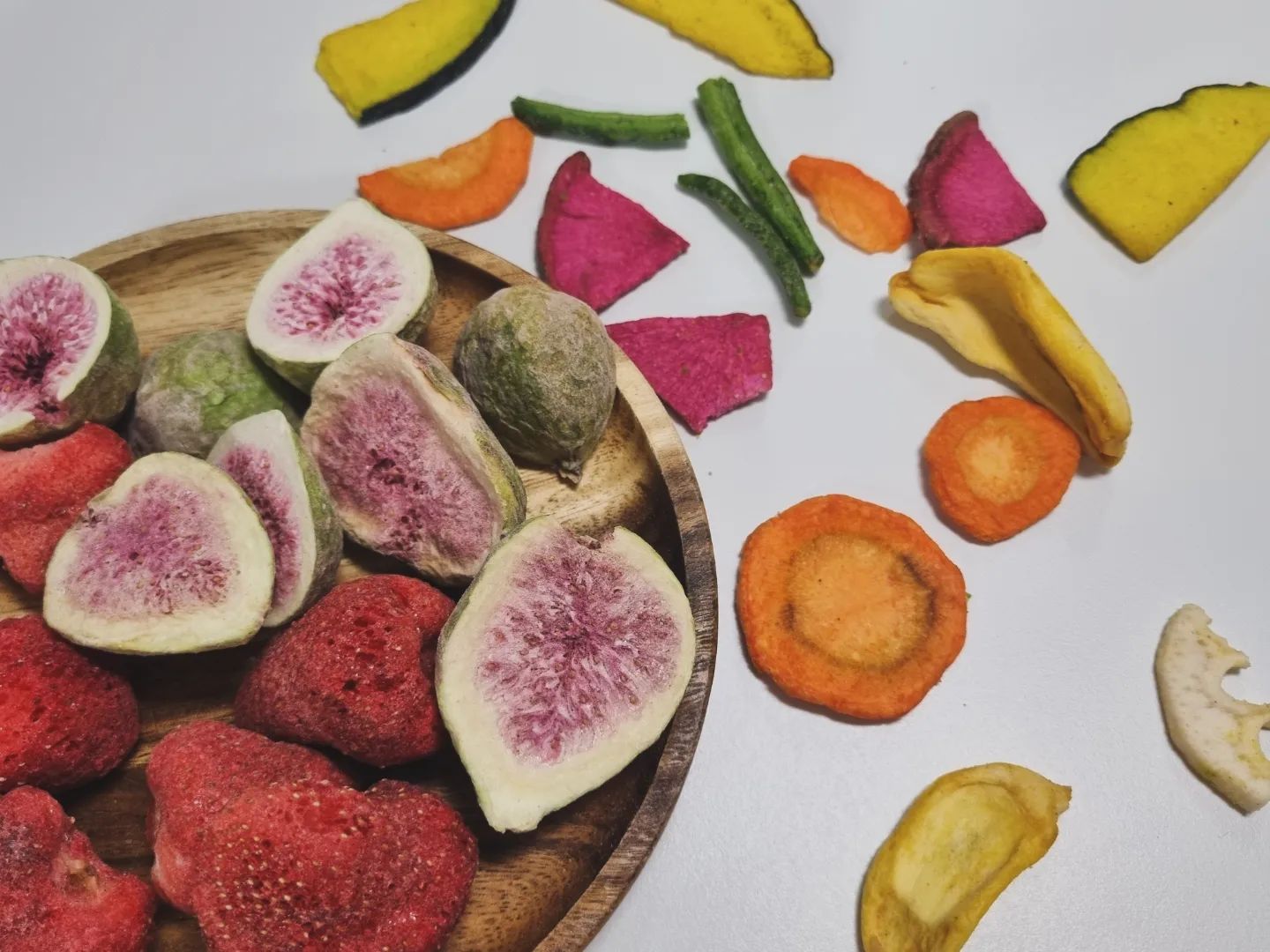 🥕🫛🍓

편식하는 아이들도 과자처럼 먹게 하는
마성의 동결건조 야채&과일칩

우리 똥강아지 들이랑 앉은 자리에서
한봉은 순식간에 하고
그릭요거트나 커리 토핑 으로도 굿

#협찬 #칩스앤너츠 #야채칩 #주전부리 #사무실간식 #동결건조 #건강간식 #단체간식 #아기간식 
#아이밥상 #홈쿡