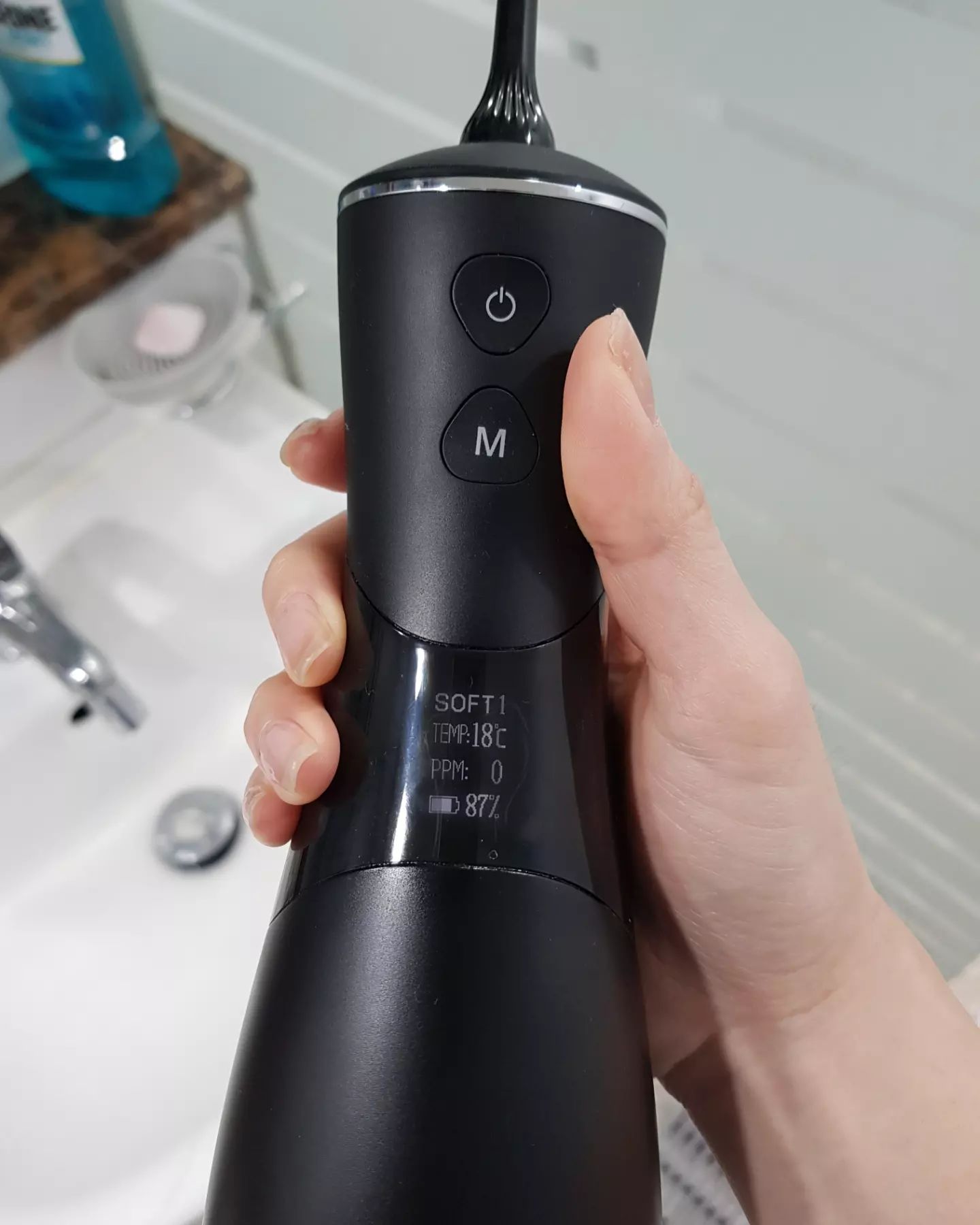 최근부터 사용하고 있는 오스너 티클픽 프로! 😄
수압도 생각보다 너무너무 약하지 않고 
적당해서 사용하고 나면 개운하고 
수압이나 모드 변경도 쉬워서 사용하기 너무 편함 :)💕
팁도 여러가지가 들어있어서 가족끼리고 사용하기 
편하다는 점! 치태 제거에도 좋고 치은염과 치주염을 억제하는
효과도 있음 ~! 집에서도 손쉽게 구강케어하기 좋은 
가성비 갑 제품 !!! 너무너무 좋당 💕

#협찬#오스너티클픽프로#물치실
#구강세정기#구강세정기추천#구강케어