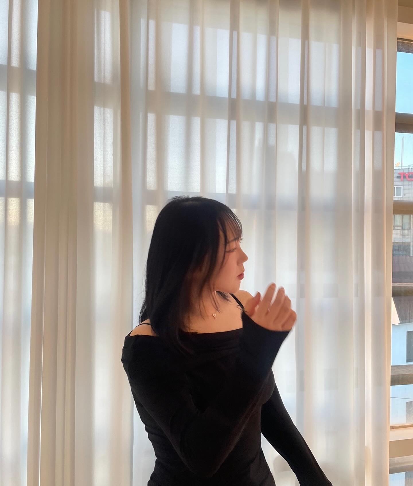그믐달🌙
.
.
.
#남찍사 #상체샷 #그믐달사진관 #oldmoonstudio🌙 #홍대점 #증명사진 #증사 #오프숄더 #어깡 #어깨깡패 #06 #고3 #일상 #daily #life #dailylife #맞팔 #팔하면팔 #선팔후댓 #followforfollowback #좋반 #좋아요반사 #디엠 #leellamarz #릴러말즈 #TOIL #토일 #비오 #검정색하트