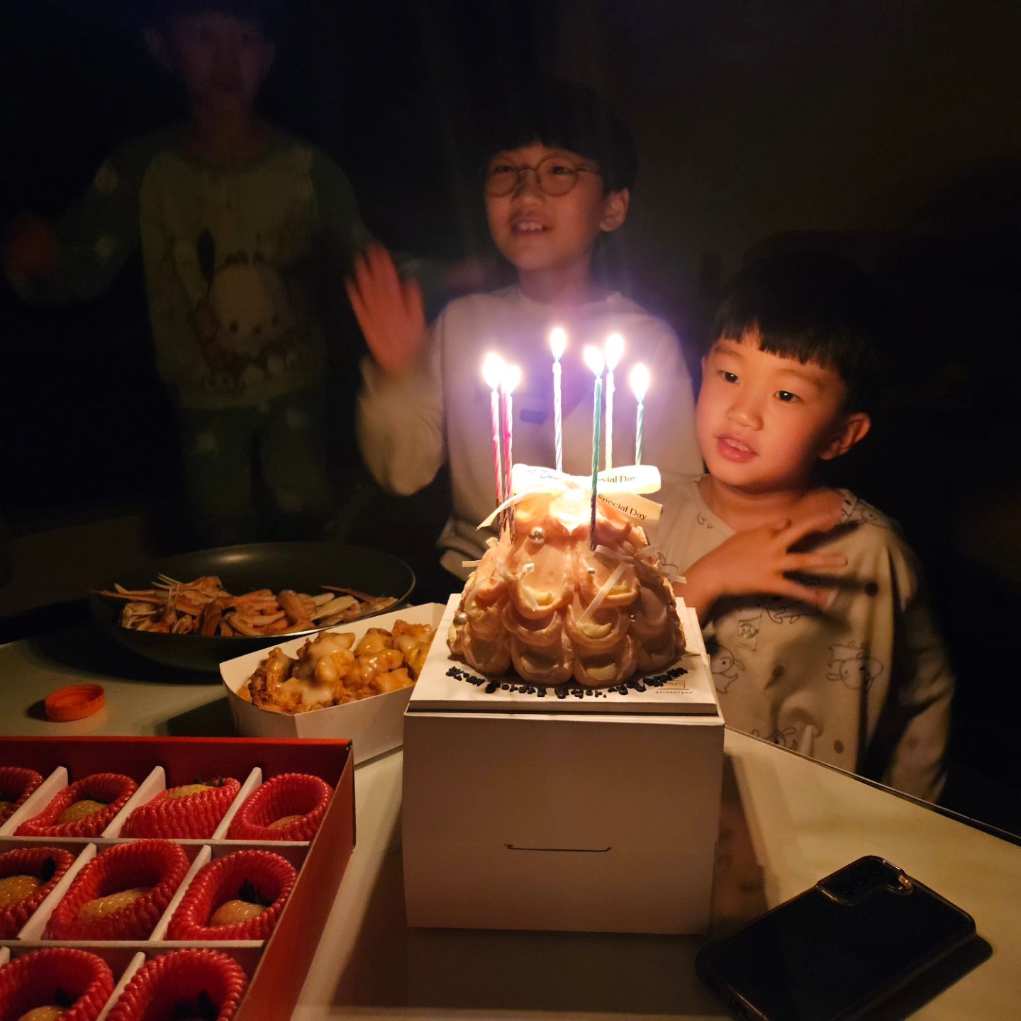 울 똥식이 7번째 생일 🎂 
생일날 뭐하고 싶냐니.. 풀빌라 :)

이틀내내 대게 먹었는데, 정작 우린 맛도 못봄 😆 
잘놀고~ 잘 먹는다 ㅎ

#생일축하해