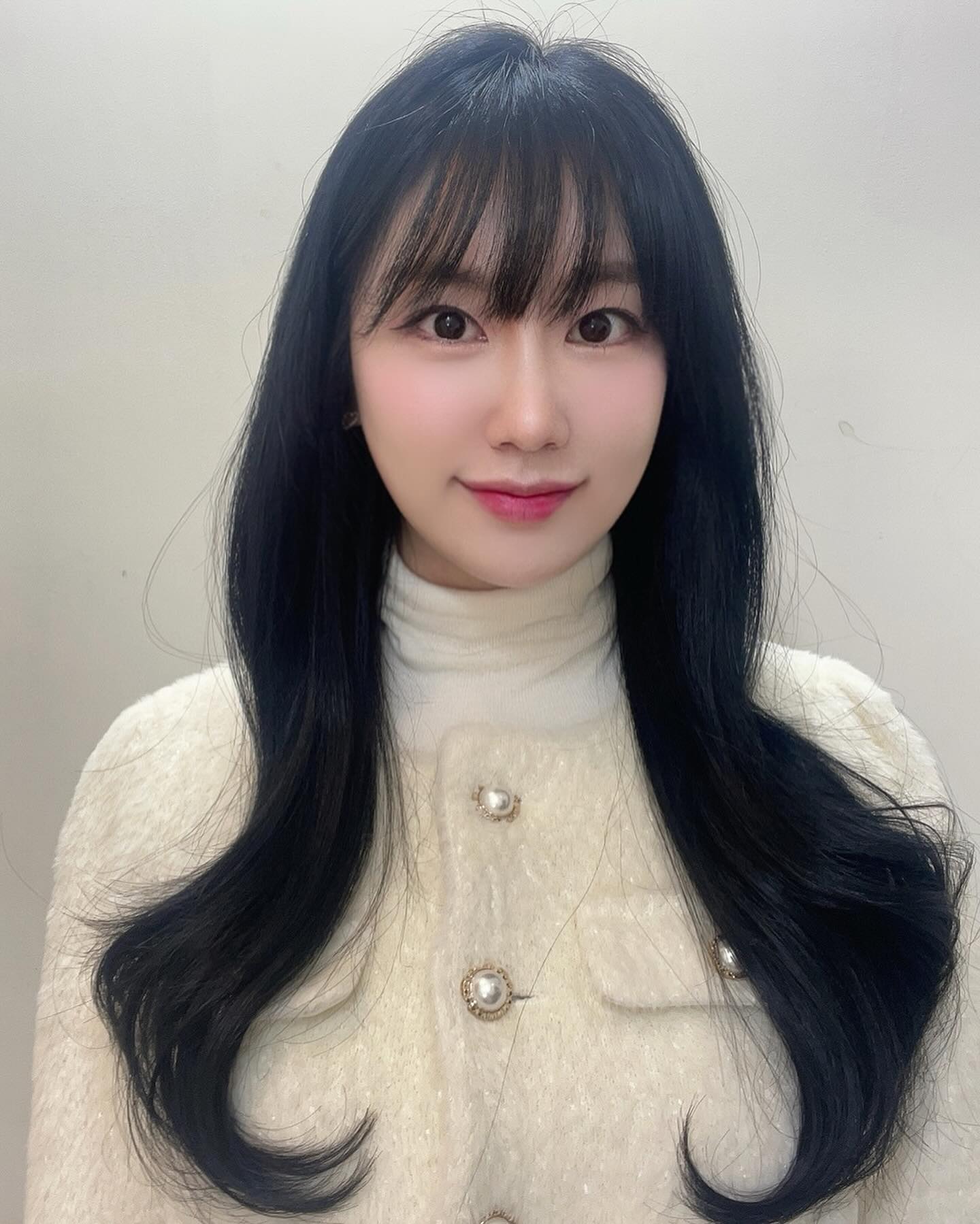 컴백 블랙🖤..팔랑팔랑🥹앞머리는 아직 포기못함