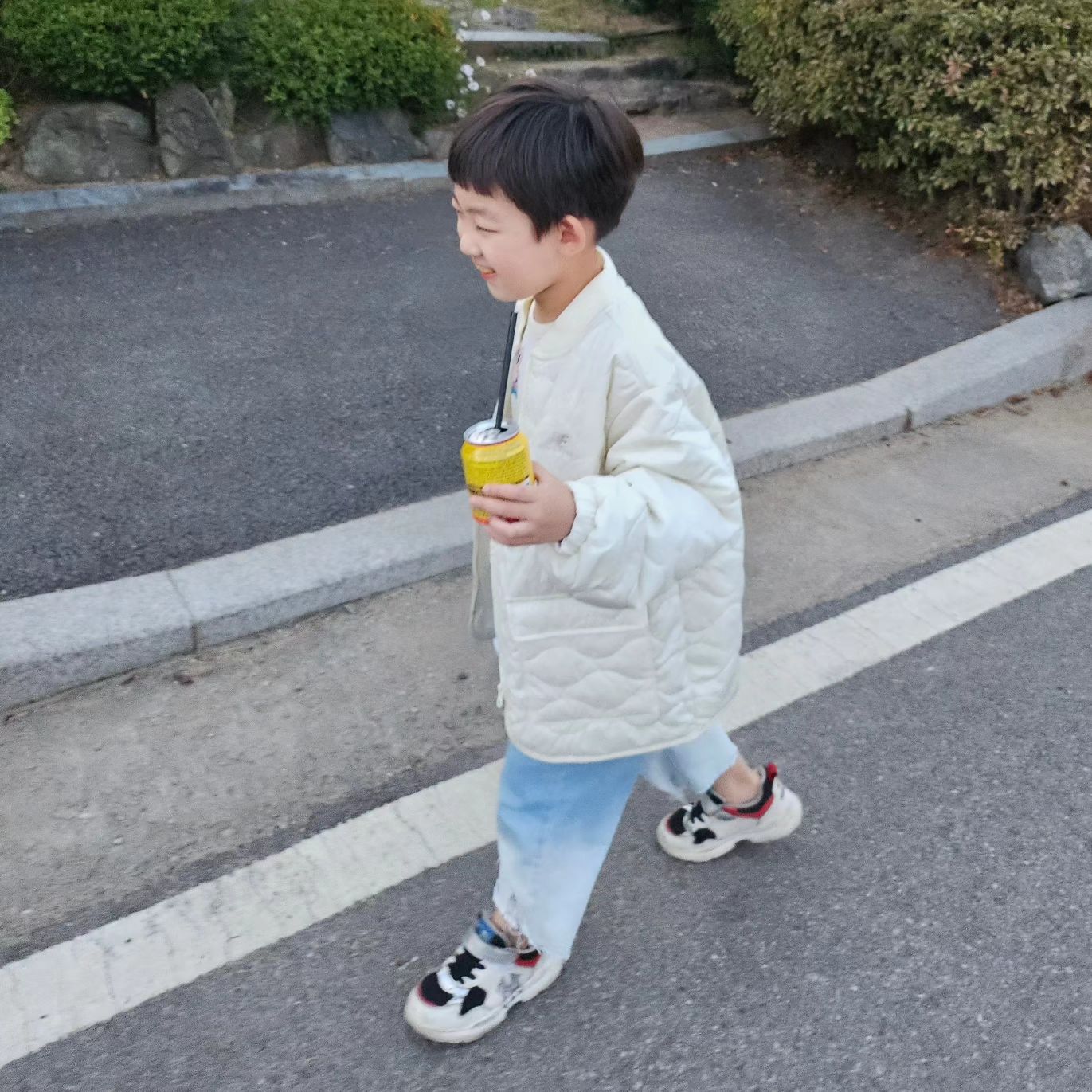 꽈배기와 식혜로 행복한 우래깅

아들보고 행복한 엄마
 
하루가 너무 길었어. 
보고싶었어~