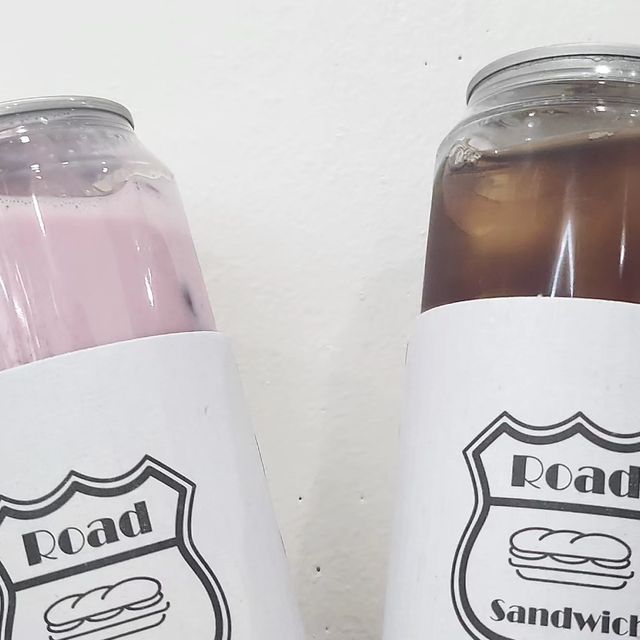 @yeminhan_bubu on Instagram: "남편과 웨딩관련으로 떠난 청담! 홀로 지하철역에 올라오자마자 엄청난 향으로 유혹하는 커피 냄새에 이끌리듯 들어간 로드샌드위치집!!!🤪 구경하는데 유기견을 위