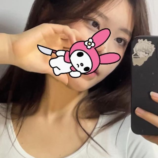 공가영 on Instagram: "#광고 @oliveyoung_official @marun5_official 예뻐서 제주도 가서도 입었고 이너로 입기 좋음! 기본티 중 베스트 ✨ ‘올리브영 언더웨어 대전에서 24% 할인된 가격으로 만나보세요