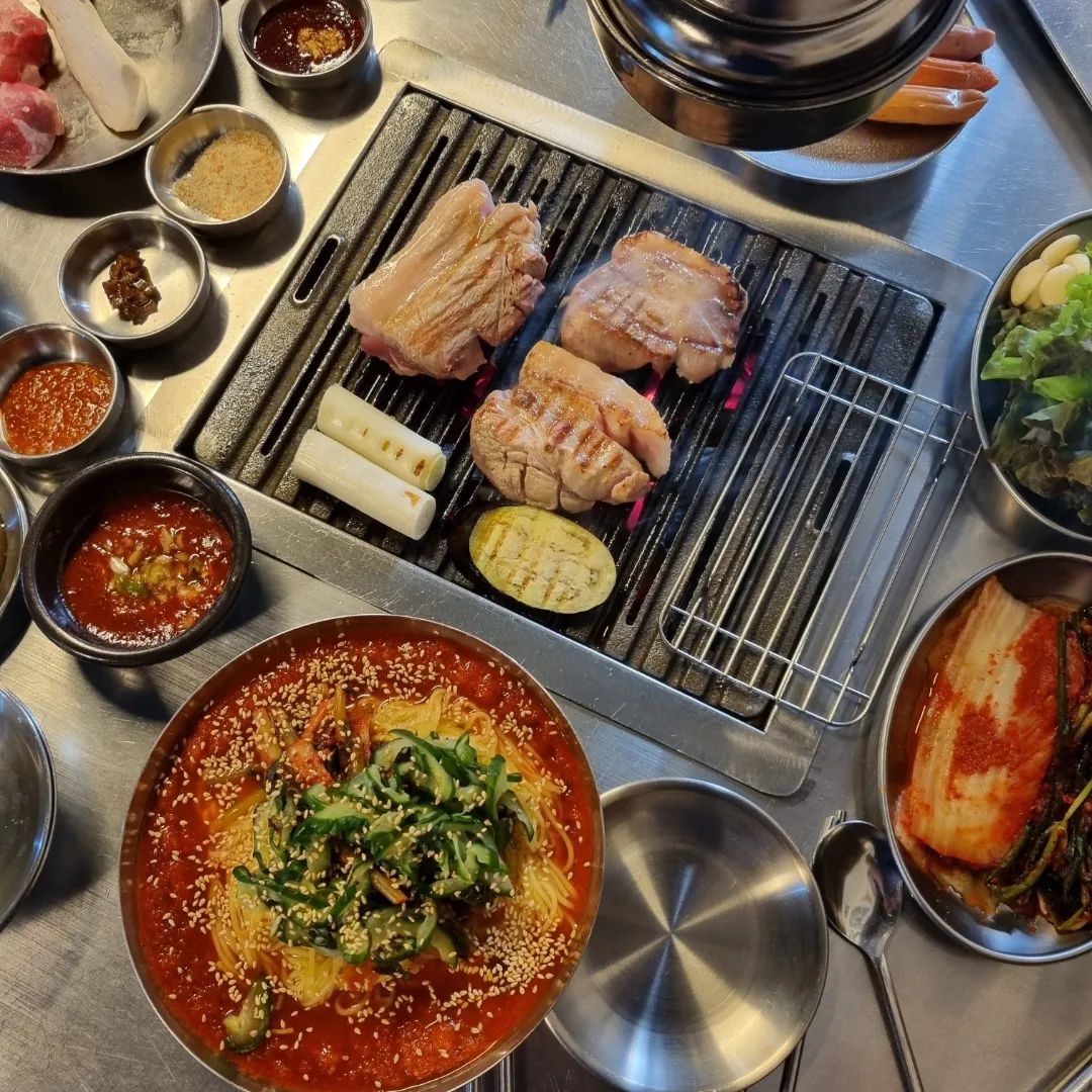 연신내 최강 고기맛집 뭉텅 
고민말고 그냥 가세요
절대후회없는 맛집이랍니다
두툼한 생고기 스타일 고기 만나보세요

#먹스타그램 #맛스타그램 #맛집스타그램 #맛집 #먹방 #선팔 #맛팔 #좋아요반사 #선팔하면맞팔 #좋아요그램 #먹방 #음식스타그램 #맛집추천 #맛집탐방 #맛집투어 #서울맛집 #부산맛집 #먹팔 #먹팔해요 #food #foodie #foodstagram #맞팔해요 #맞팔해요우리 #연신내맛집 #연신내고기집 #뭉텅연신내