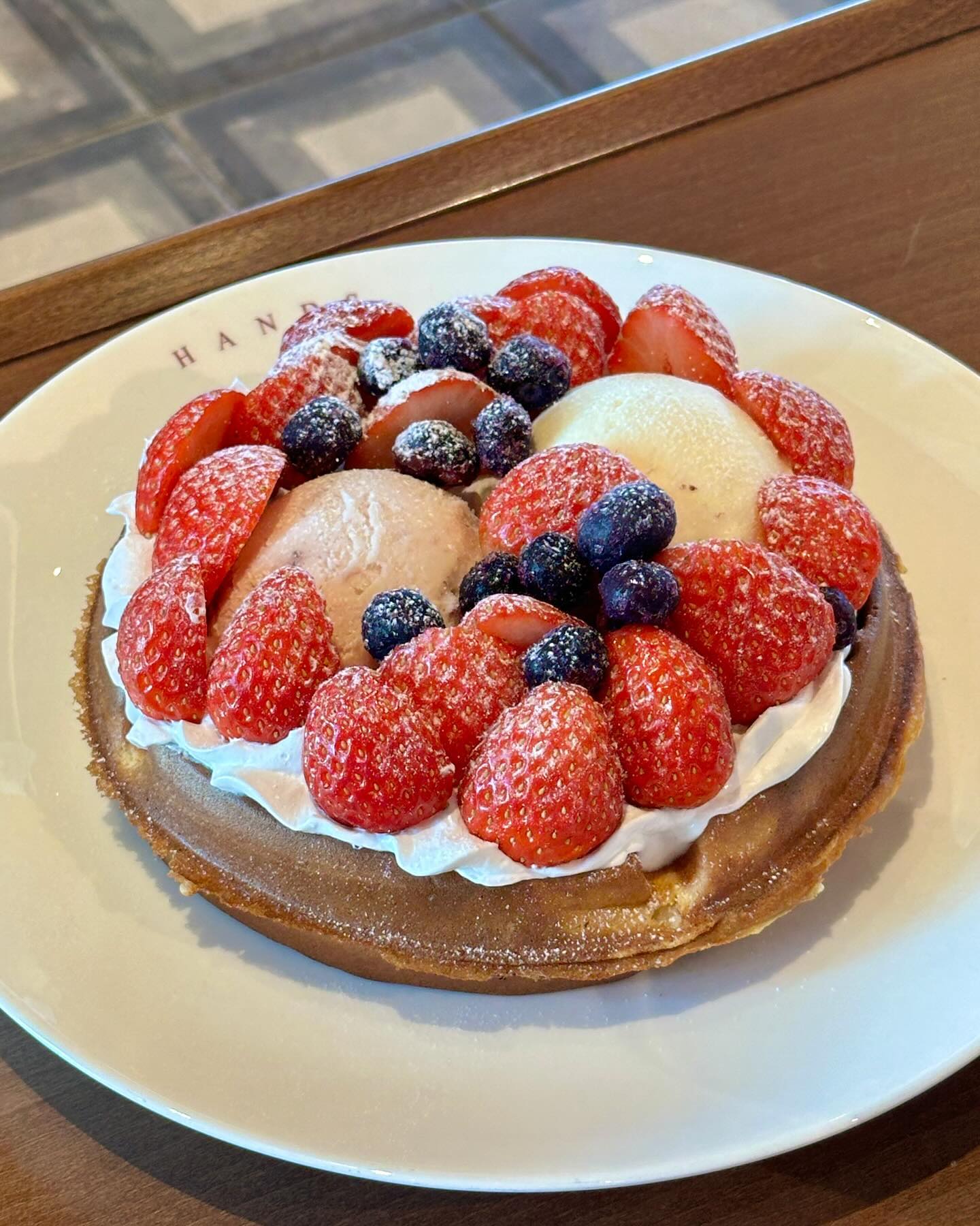 요즘 몸이 무거운 이유
1일 1과일 열심히 먹는 중이라서… 🍓

내일 새싹이 검진일인데
얼마나 컸을지!
몸무게 기대되구만유 ㅎㅎ

그리고……

확인하기 무서운 내 몸무게 🥶
(뚜둥)
 ⠀ ⠀ 
 ⠀ ⠀