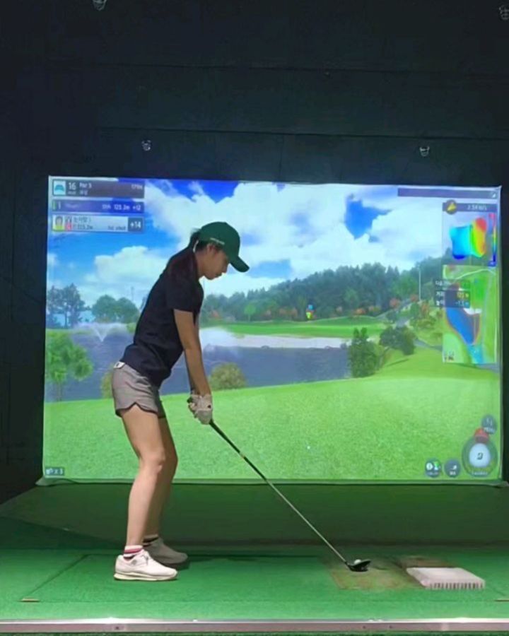 #골프스타그램⛳ 

1. 버디하고 신난 엄마미
2. 나이스 파
3. 이놈의 도라이버
4. lululalagolf_official 모자

나는 아빠더랑 집에서 쉬고 싶어여...
스크린 예약했다고 가야 한다는 엄마미🤦‍♀️🤦‍♀️
언제 예약했는데여 마미...
그래도 재밌게 치고 왔다는👍👍

왜 내일 출근인거죠... 실화인가...🤦‍♀️🤦‍♀️
그래도 3일만 일하면... 
돼...

#출근하기싫다요#연휴순삭#3일지나면#또연휴잖아#출근해야지#어쩌겠니🤷🏻‍♀️
