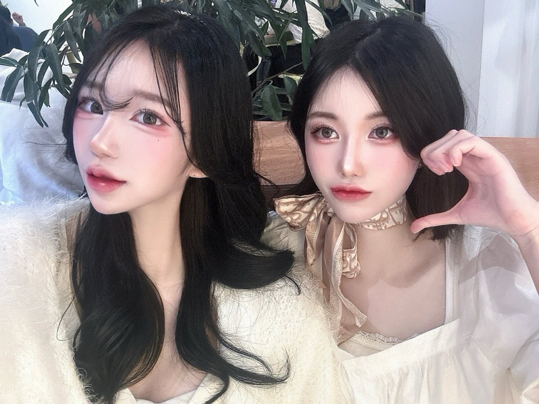 공주들은 오늘도 우아하게 티한잔을 즐기며 클래식을 듣는답니다 ㅎ