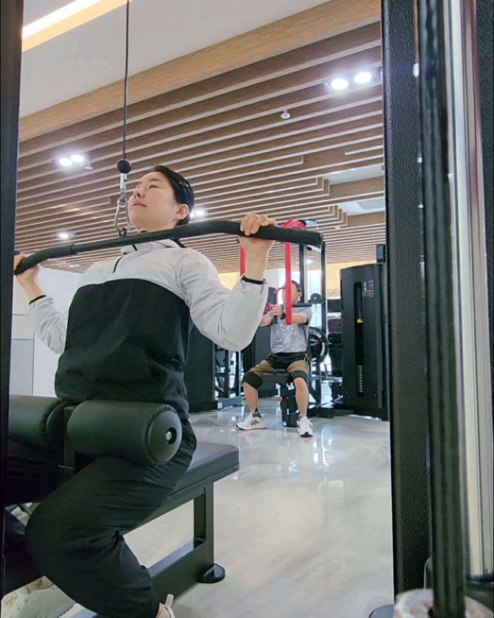 20240327

오늘은 등운동!

등운동 했는데 어깨팍이 아픈건...
제대로 한거 맞는겨?

ㅋㅋㅋㅋㅋ

요기 체육센터에 4:1 PT가 있거든요
금액은 월 35,000원
그거 윽쓰로 하고싶었는데
티오가 나도 새벽 5시 쯤엔 가서 줄어야덴데요
😭😭

경쟁율이...
기존회원이 담달 고대로 신청하면 티오도 안난다는..(근데 왜 매일 2명만 오는것인가..)

열심히 유튭보고 자세 배우는중ㅋㅋ

참!
#올라잇레드 공구창 열려있어요

운동하시는 님들 레드 함께해요
그린커피빈주정추출물 주성분이구요 그린 블루 다음 강력한 체지방 불사르는 레드랍니다~~

#쿠_등운동
