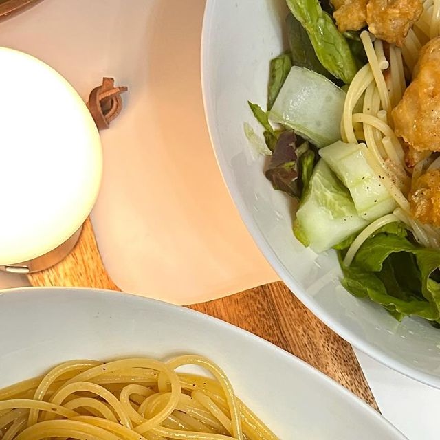 베이지아워홈 on Instagram: "👩🏻‍🍳 원팬으로 만드는 홍합 파스타 파스타먹고싶다는 남편 말에 오랜만에 냉털했어요. 냉동 홍합 해동하고 씻어주기만 하면 끝! 🤍 서가앤쿡ㅋㅋㅋㅋ스타