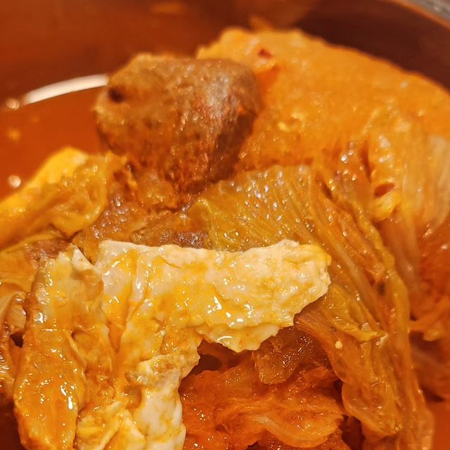 주서연 on Instagram: "#광고#꼭이밥상#김치찜 🩷꼭이밥상 통 돼지고기 김치찜 2kg🩵 캠핑갈때 챙겨갔다가 넘 맛있어서 꾸준히 구매해서 먹는 돼지고기 김치찜ᆢ😋 #캠핑요리 #간편식 해동후