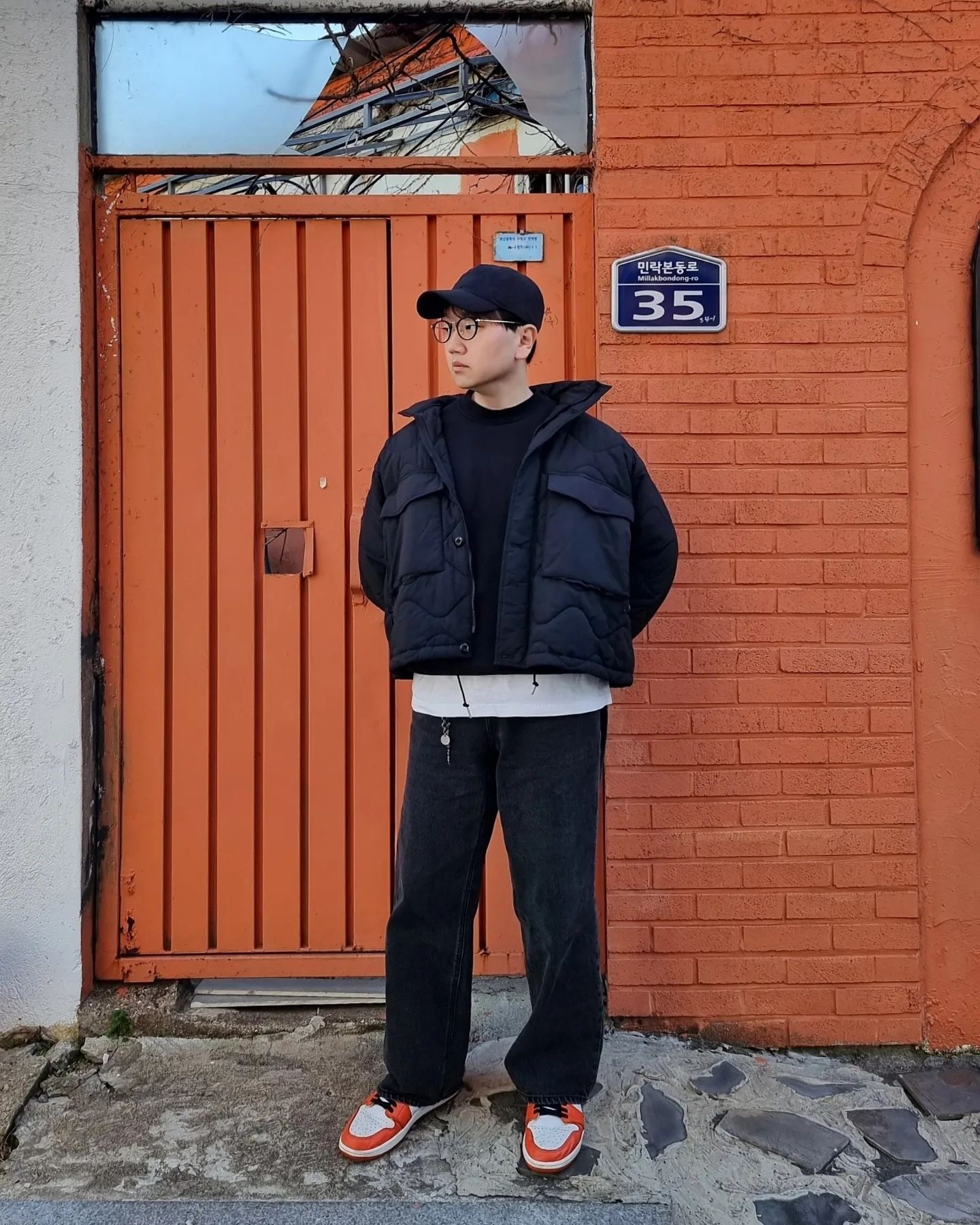 .

동네 마실중 ㅋ

오렌지 칼라는 못참지 🍊 

요즘
이것저것 요거저거 때문에 
인스타 하기 힘들었네요 ㅠ

내일쯤 답방 갑니다

잘들 지내시는지 얼마나 멋지고 이쁘게
코디 하셨는지 검사 하러 갈께요 😆😆

#동네마실 #답방 #스타피쉬