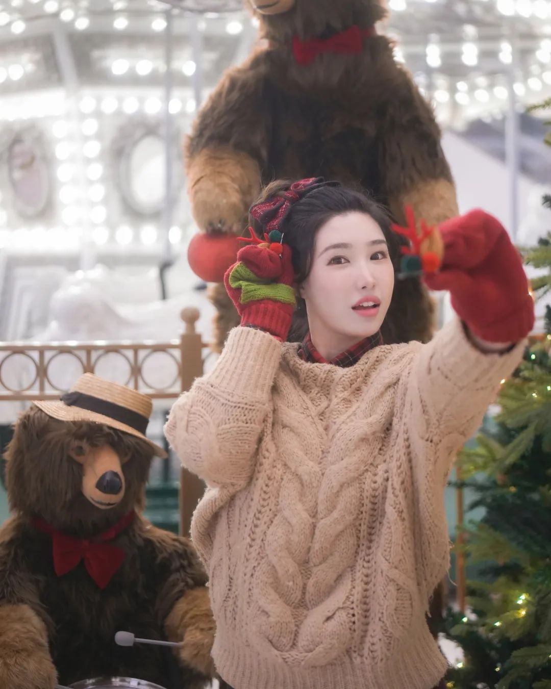 🎄Merry Christmas🧸
(대전 현대프리미엄 아울렛)

Photo by_monnim 
Model glaring_daisy_ 

#루돌프장식#회전목마#곰돌이들#테디베어#크리스마스포토존#겨울스냅샷#일반인사진촬영
