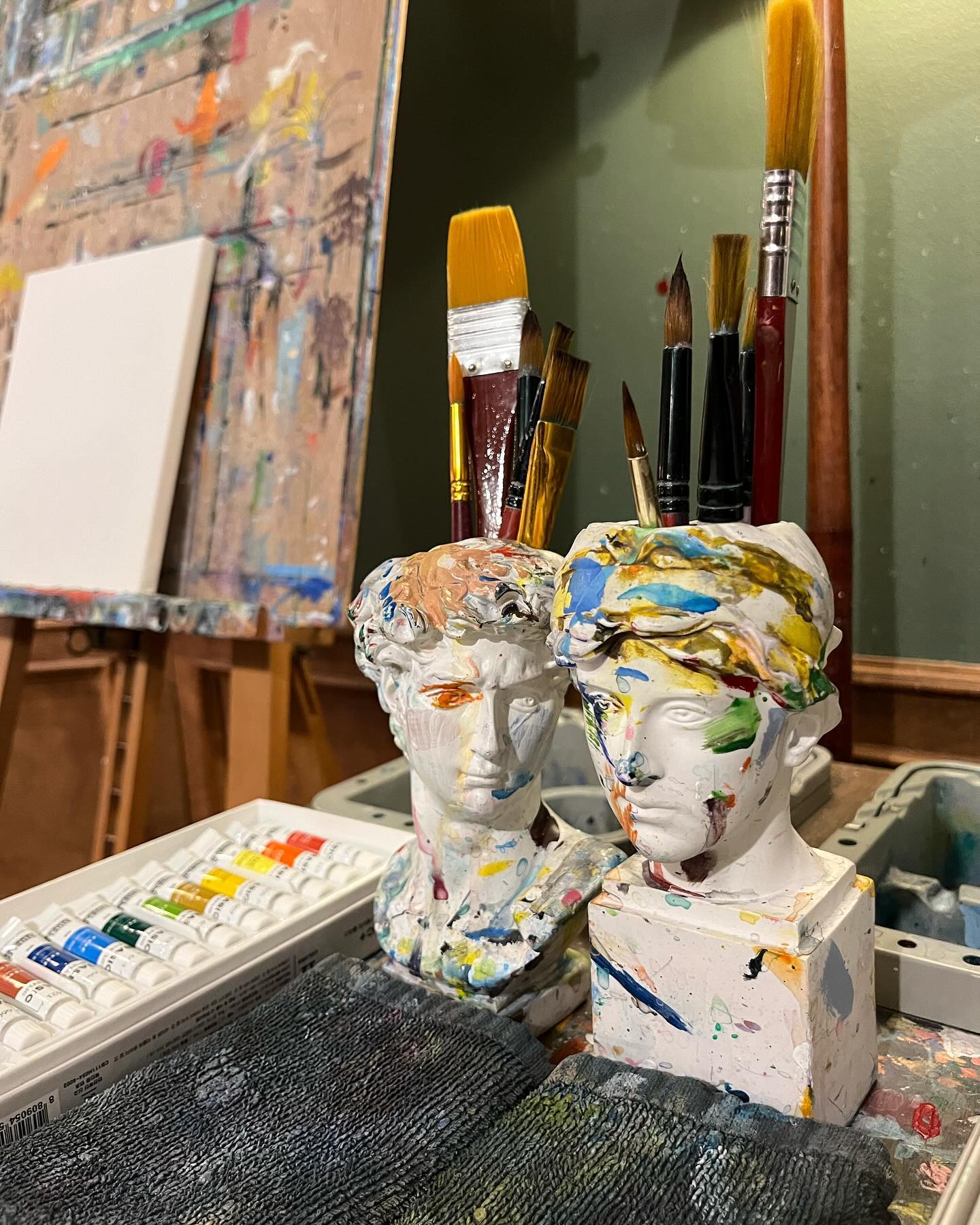 🎨👩‍🎨 #화가놀이
📌경성미술관
색다르게 데이트하고 싶은 사람✋🏻
새로운 취미를 갖고 싶은 사람 ✋🏻
그림으로 내 마음을 표현해봐🤭

난 해바라기 그림🌻
돈 와구와구 들어와랏!!