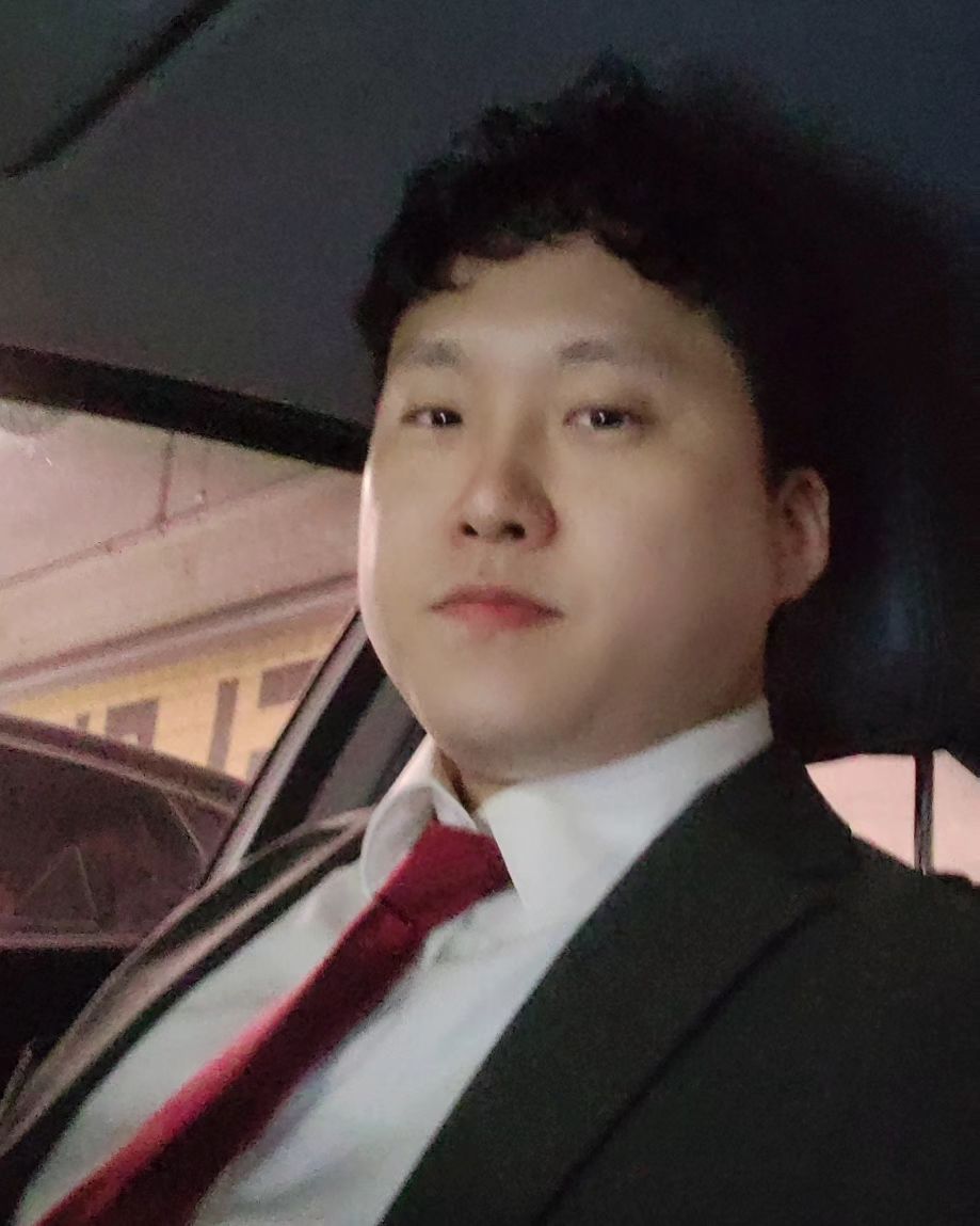 오랜만에 안입던 어색한 정장을ㅋ 
친한동생 #결혼식 #하객 #대전 #30대 #주말 #일상