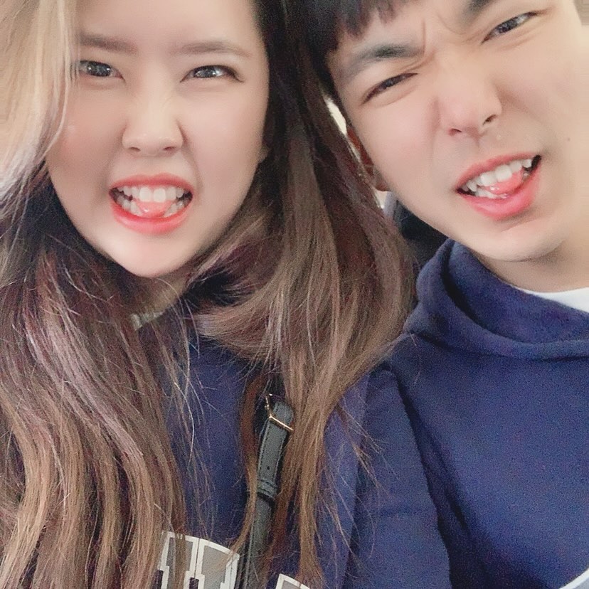ఌ

신혼여행때 우리둘🫶🏻
벌써 올해로 10년째 연애중인데
아직도 서로에게 잘하려고 노력하는게 너무 좋다
앞으로도 10년, 20년이 지나도
지금처럼 서로 위해주고 챙겨주면서 연애하장!

어린나이에 아빠가되었지만,
책임감있게 살아줘서 너무 고맙구 감사해🥺

앞으로도 우리 수호, 산삼이랑 잘지내보자~
사랑해🫶🏻🫶🏻 알라뷰 

hoho.az_

#우리남편이체고야
#누가뭐래도내남편🫶🏻