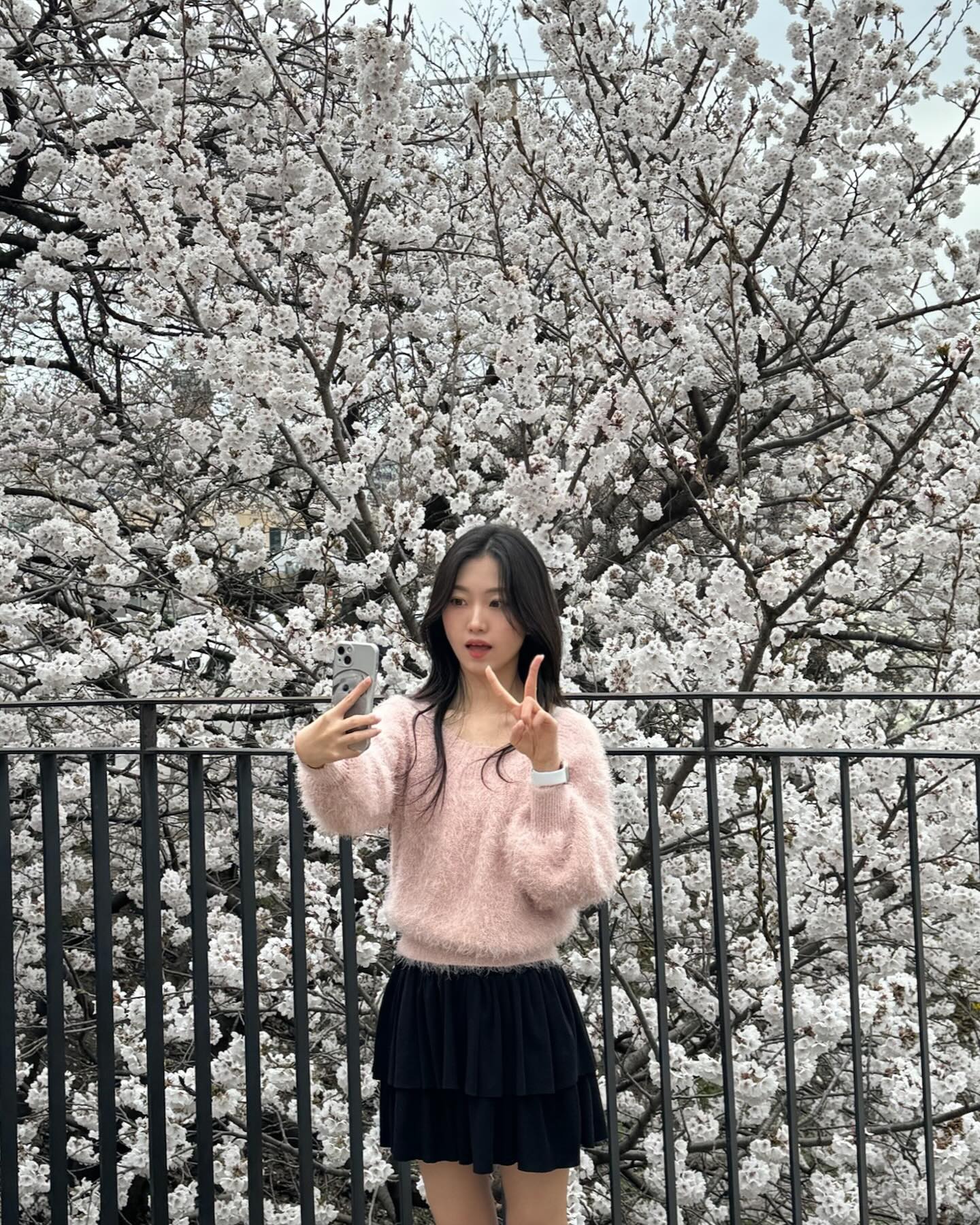 벚꽃보다 사람이 더 많은 벚꽃축제🌸🌸
날씨 너무 안좋았지만 너랑 함께라서 좋았엉^.^
