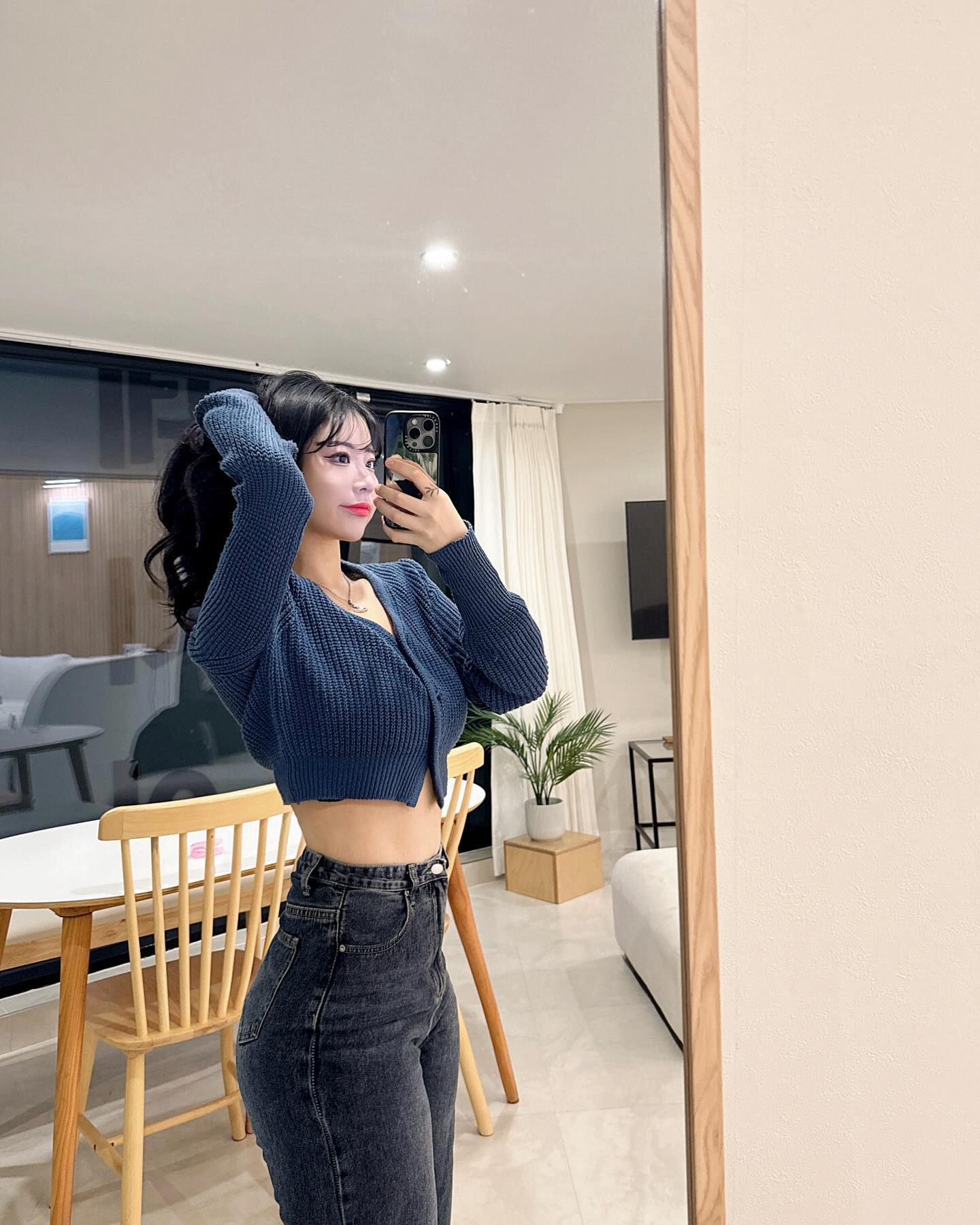주문진 신축 오션뷰 펜션 “스테이올라”💙

가성비는 물론, 바다뷰가 너무 예뻤던 곳🩷
스테이올라는 모든 객실에서 맑고 깨끗한 동해바다를
마음껏 감상 할 수 있어요🌊✨

객실에 들어서자마자 큰 통유리창의 
시원한 개방감에 그저 감탄만 나왔지용✨🫶🏻

신축이라 룸 컨디션은 말해뭐해! 최상급이었구용 ღ 
난방도 아주 빵빵하게 잘됐어요😆

저희가 머문 객실이는
추운 날씨에도 예쁜 바다를 보면서
즐길 수 있는 실내 자쿠지가 있었어요!🧖🏻‍♀️

따뜻한 물 받아 시원한 파도소리 들으며
몸 녹이고있으니 힐링 그자체에요❤️

아침에 자고 일어나자마자 영롱한 바다가 보여서,,💙
너무나 행복했습니다🥰

옆건물 1층에는 편의점이 있어
접근성도 좋구 정말 편리해요✔️

더 자세한 숙박리뷰는 뷔엔나로그ღ (블로그) 업로드 예정입니다💚

📍#스테이올라 stay_hola #숙소제공 
🗺️ 강원 강릉시 주문진읍 해안로 2005 올라
🏡 301(오션뷰, 자쿠지) - 4인 기준
방 1, 침대 2, 욕실 1
🏷️ 18.9-41.9
