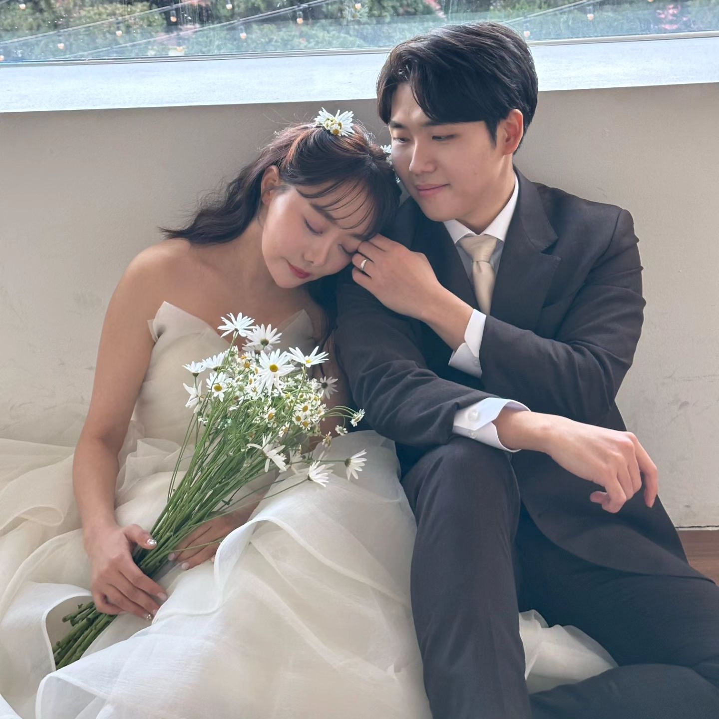 헤어변형 선생님이 찍어주신 촬영날 우리사진 🤍

#스튜디오촬영 #웨딩사진