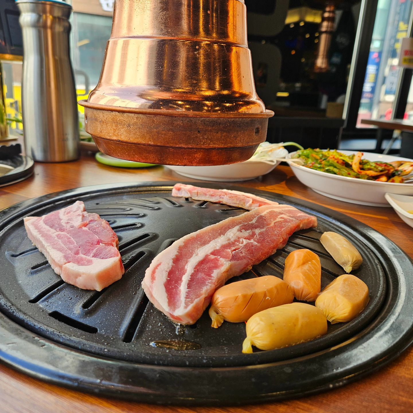 #협찬 

<고기싸롱 신중동점>

* 저렴한 가격과 높은 퀄리티의 무한리필 ! 
* 고기는 물론 사이드 메뉴까지 무제한~🔥
* 먹는거에 자신 있는분들은 필수
* 고기 러버는 방문 필수 추천 

(맛있어서 재방문 의사 200% 👍)

#신중동맛집 #신중동고기집 #신중동무한리필