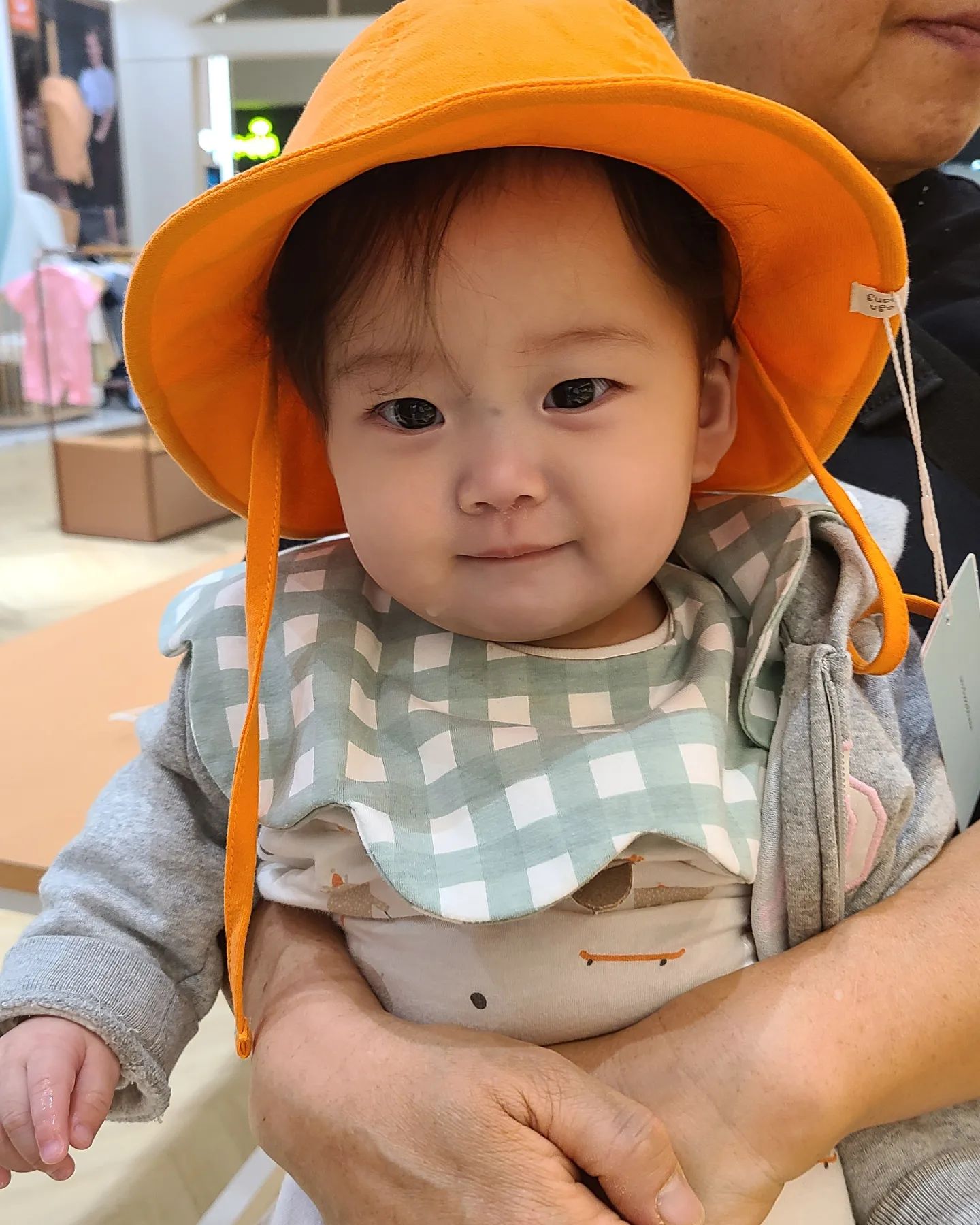귀요미 모자를 사 보았어요
너무 귀여워서 안 살 수가ㅋㅋㅋㅋ
제주도 가야겠다ㅋㅋㅋ 😆

...
귤모자인줄 알았는데 상품명.... 토마토모자ㅋㅋㅋㅋㅋㅋ 잉?!