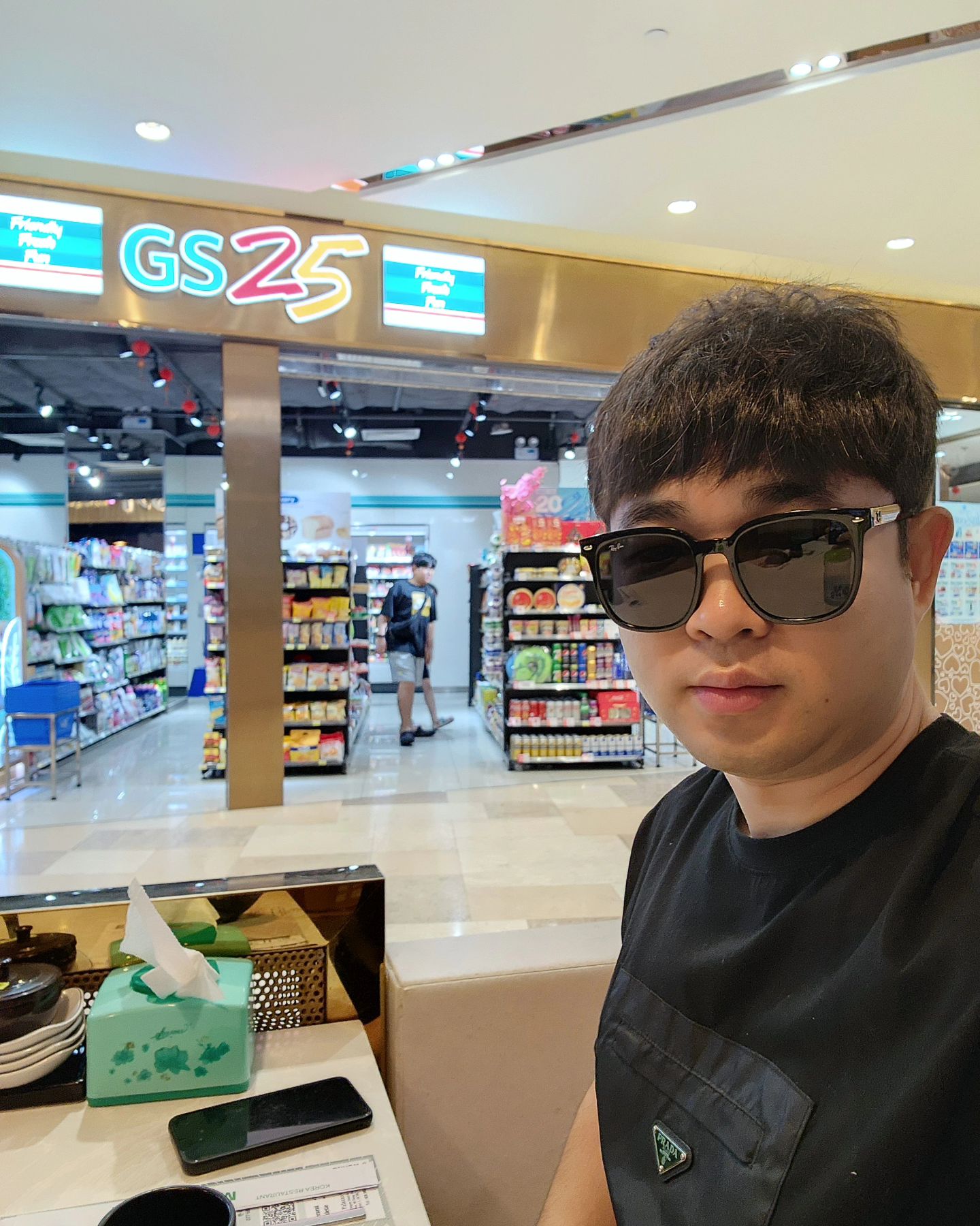 진권이로 사랑이가 가려지는 신기한 마법
.
#해외여행 은 당연히 #한식당 투어
.
#난어쩔수없는한국인인가봐
.
#호치민 #한식당맛집 #명가 #군산 #익산 #전주